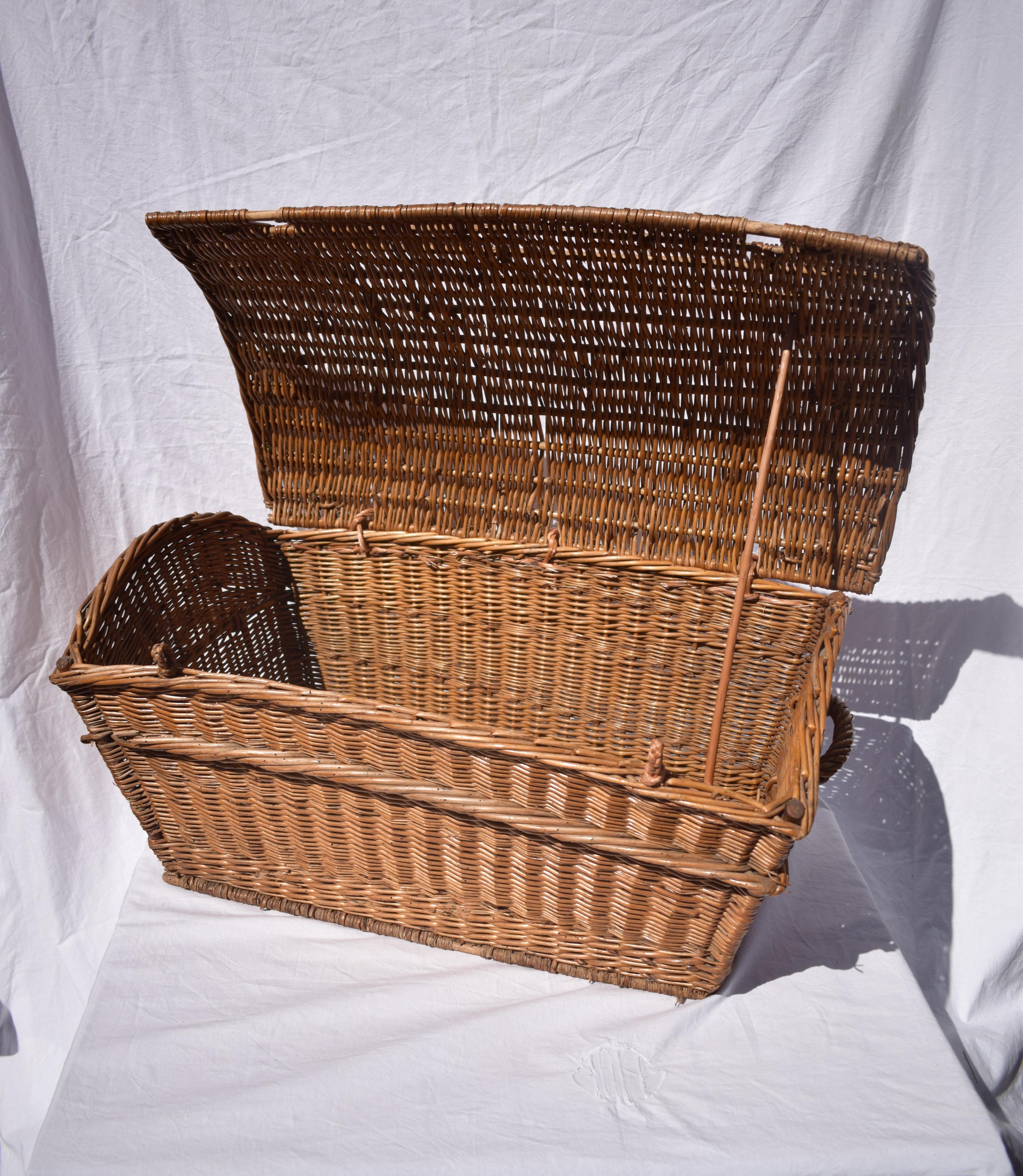 Large 19th Century French Wicker Basket with Lid 3