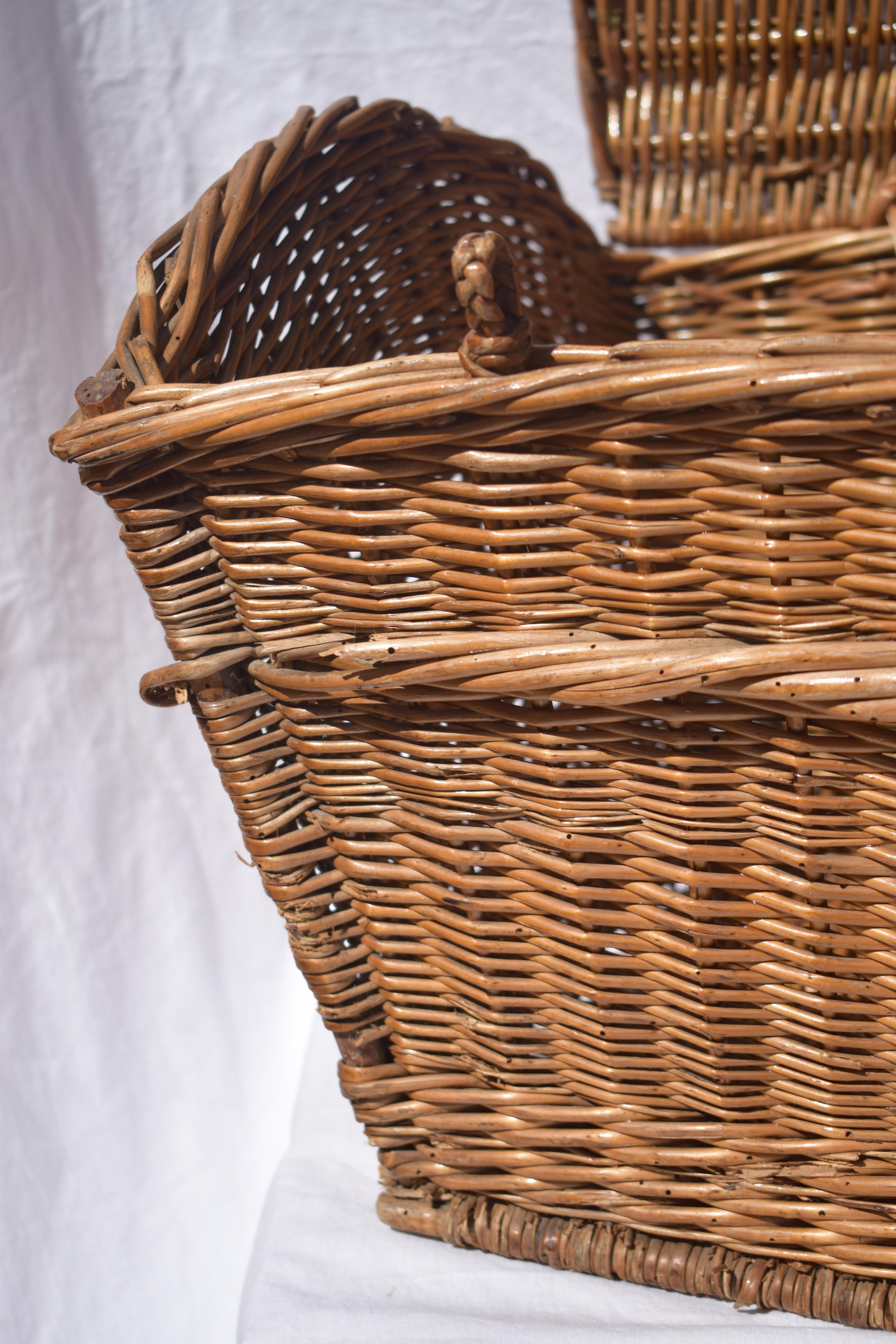 Large 19th Century French Wicker Basket with Lid 4