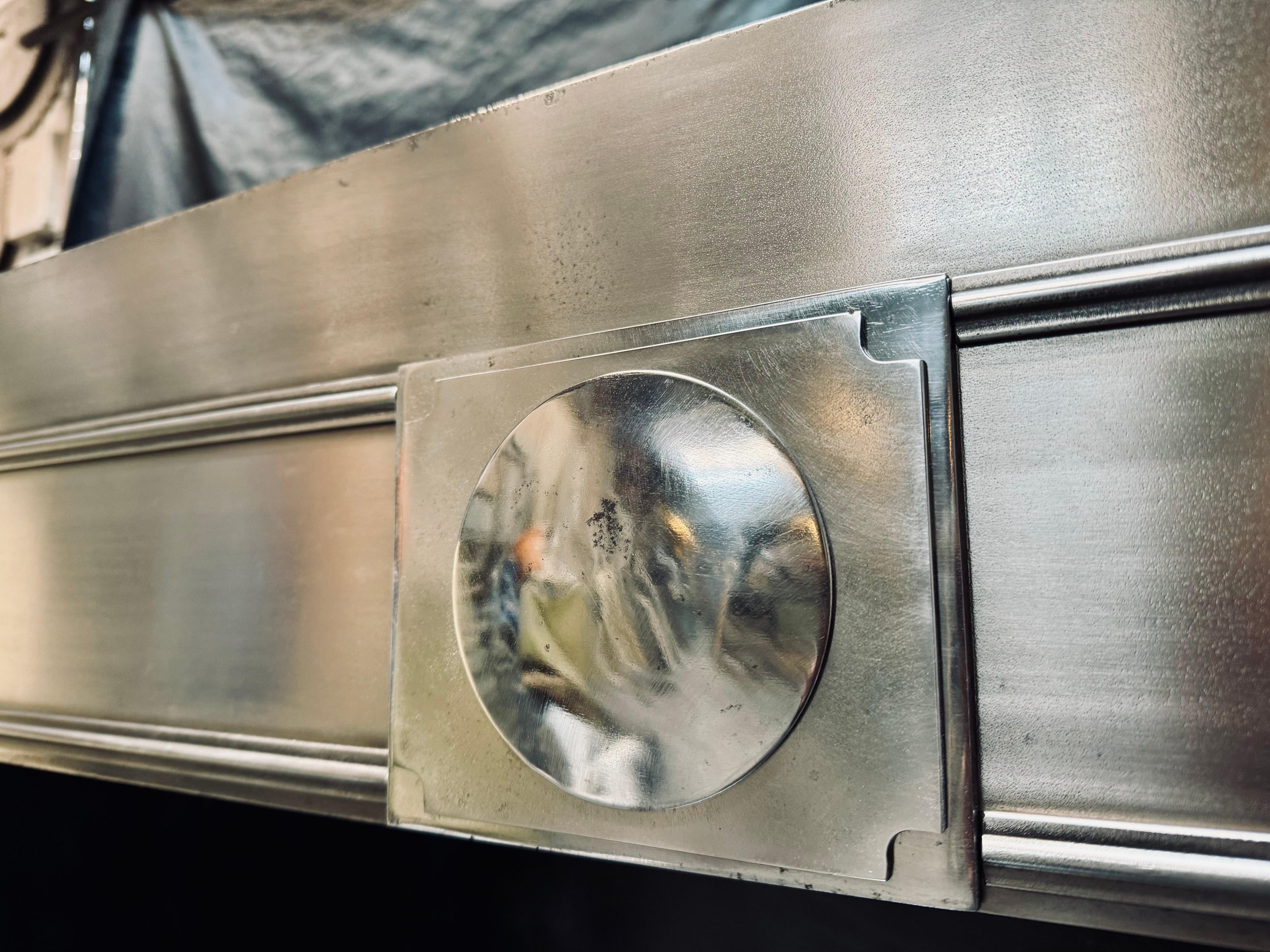 A large 19th Century Georgian Manner Polished
Steel Fireplace Insert. For Sale 4