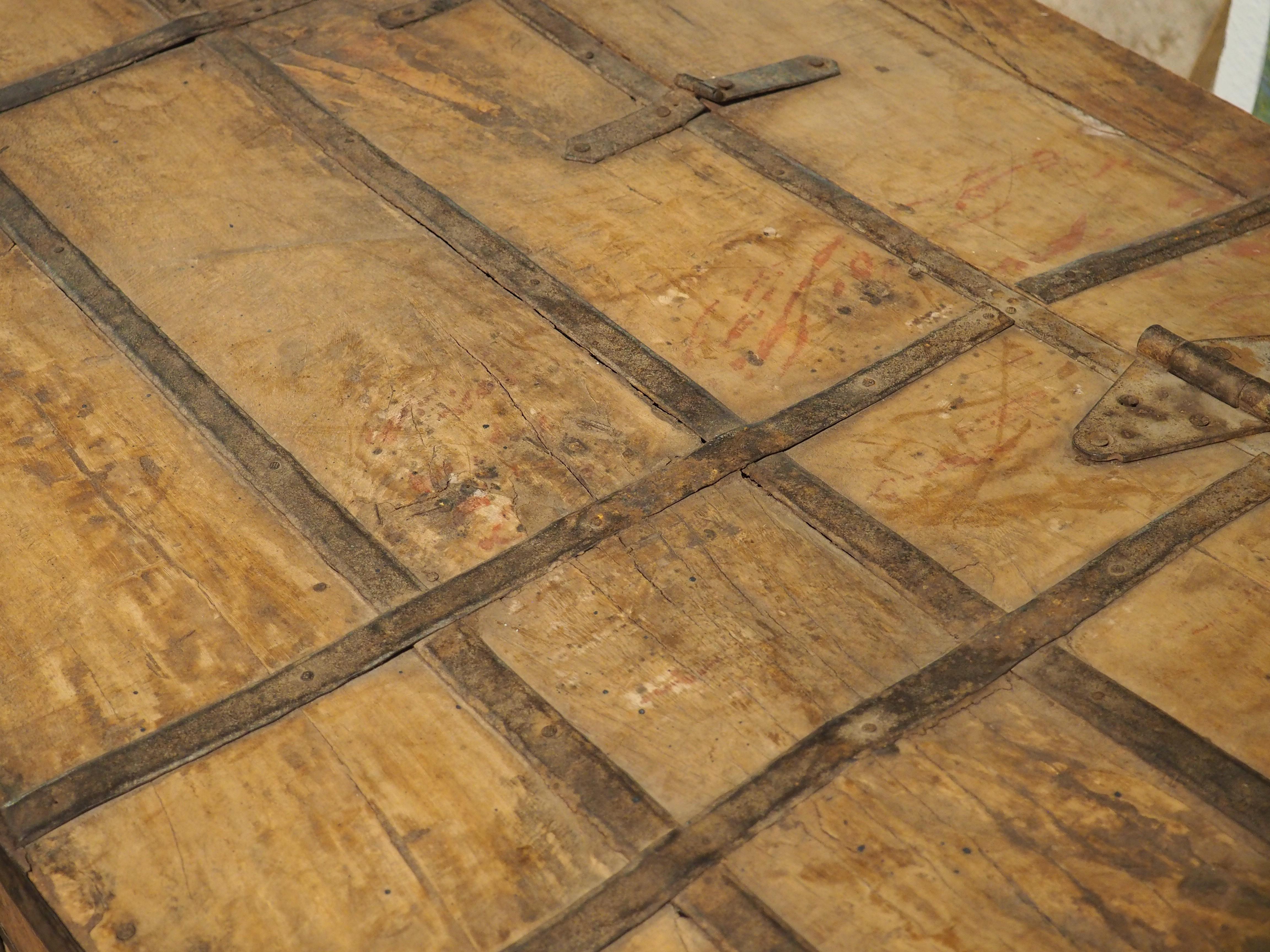 Un gran baúl de hierro del siglo XIX procedente del norte de la India Metal en venta