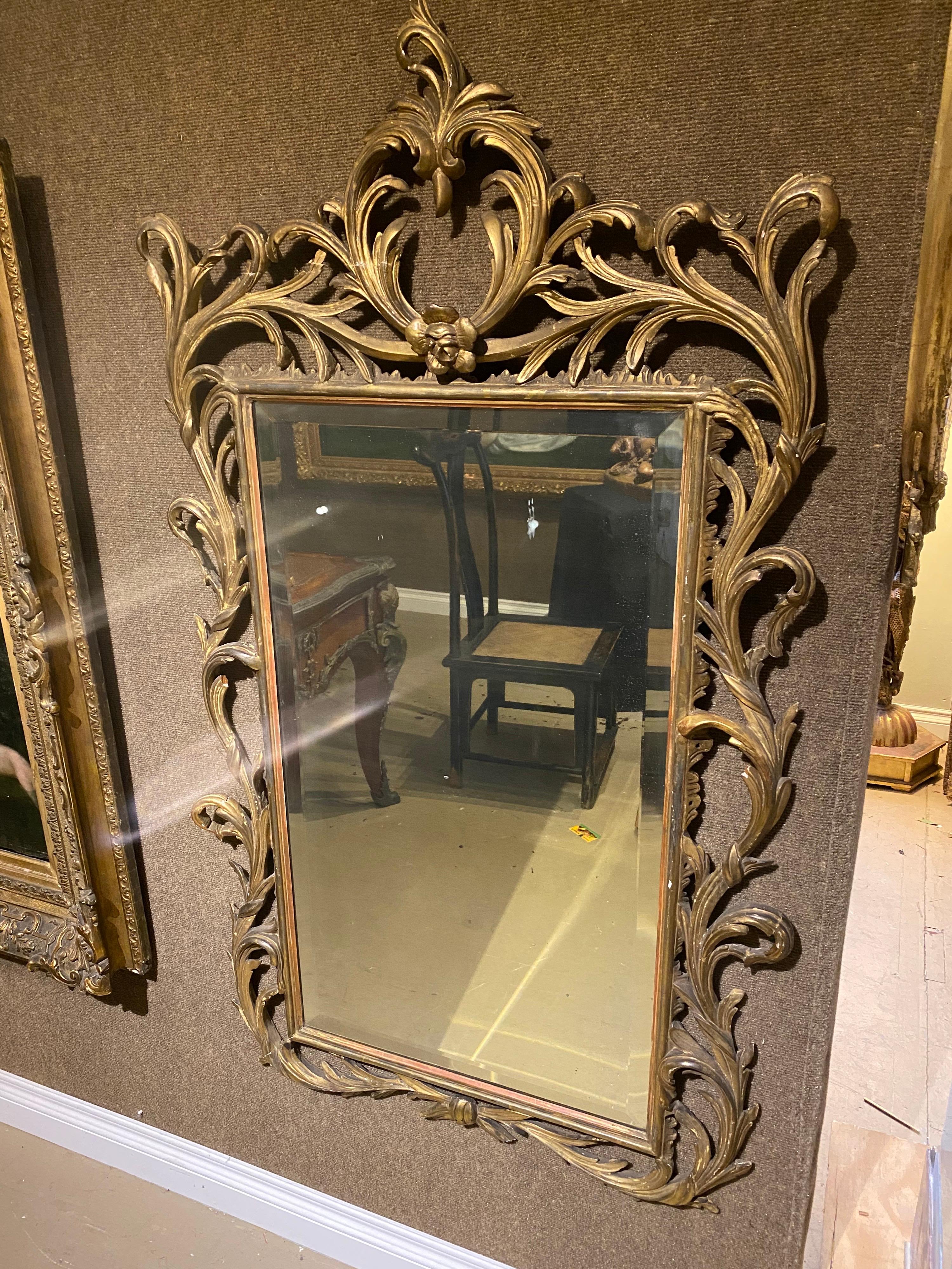 Sculpté à la main Miroir en bois doré sculpté de style George III, datant d'environ 1880 en vente