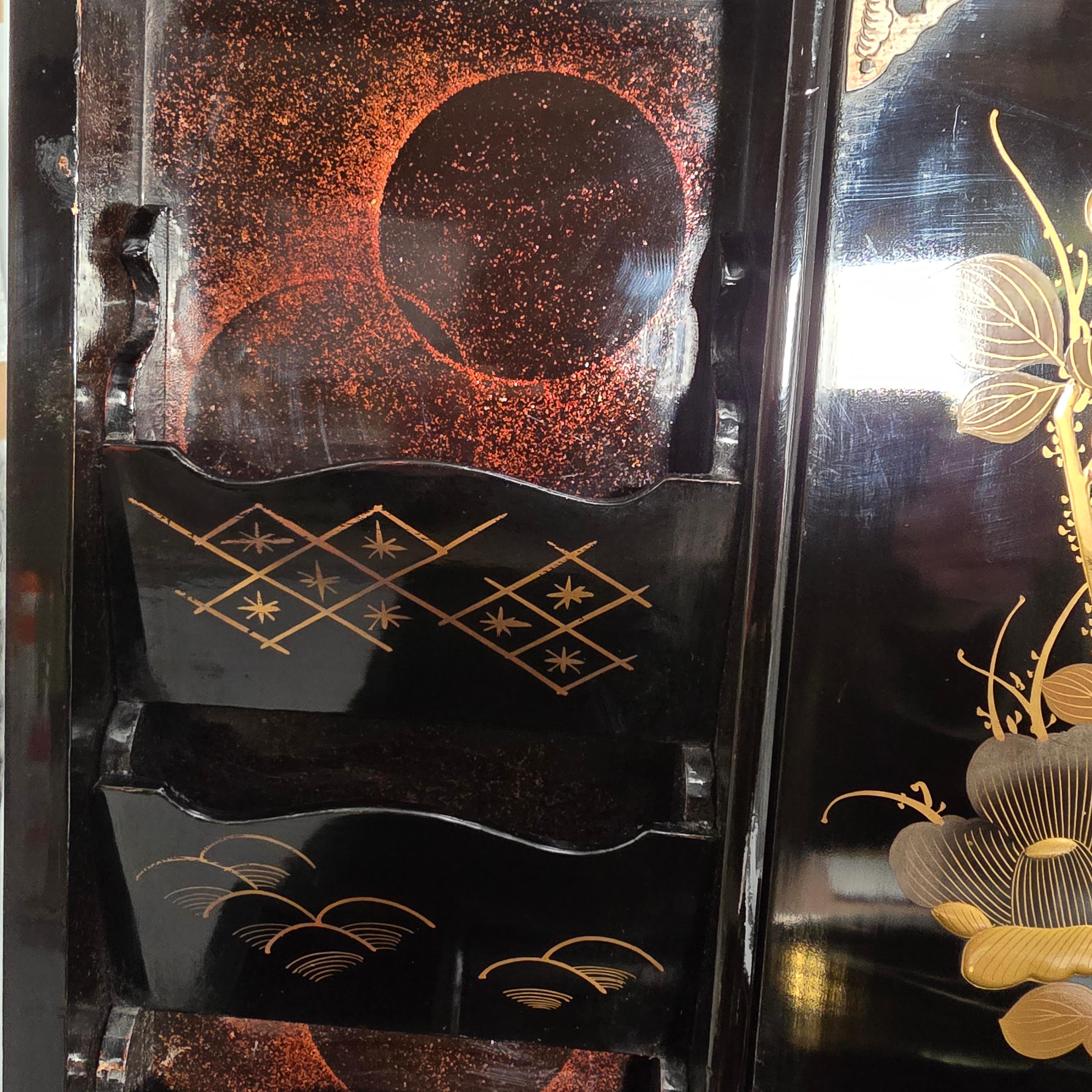 A large 19th century Japanese lacquer writing box with a secret compartment For Sale 3