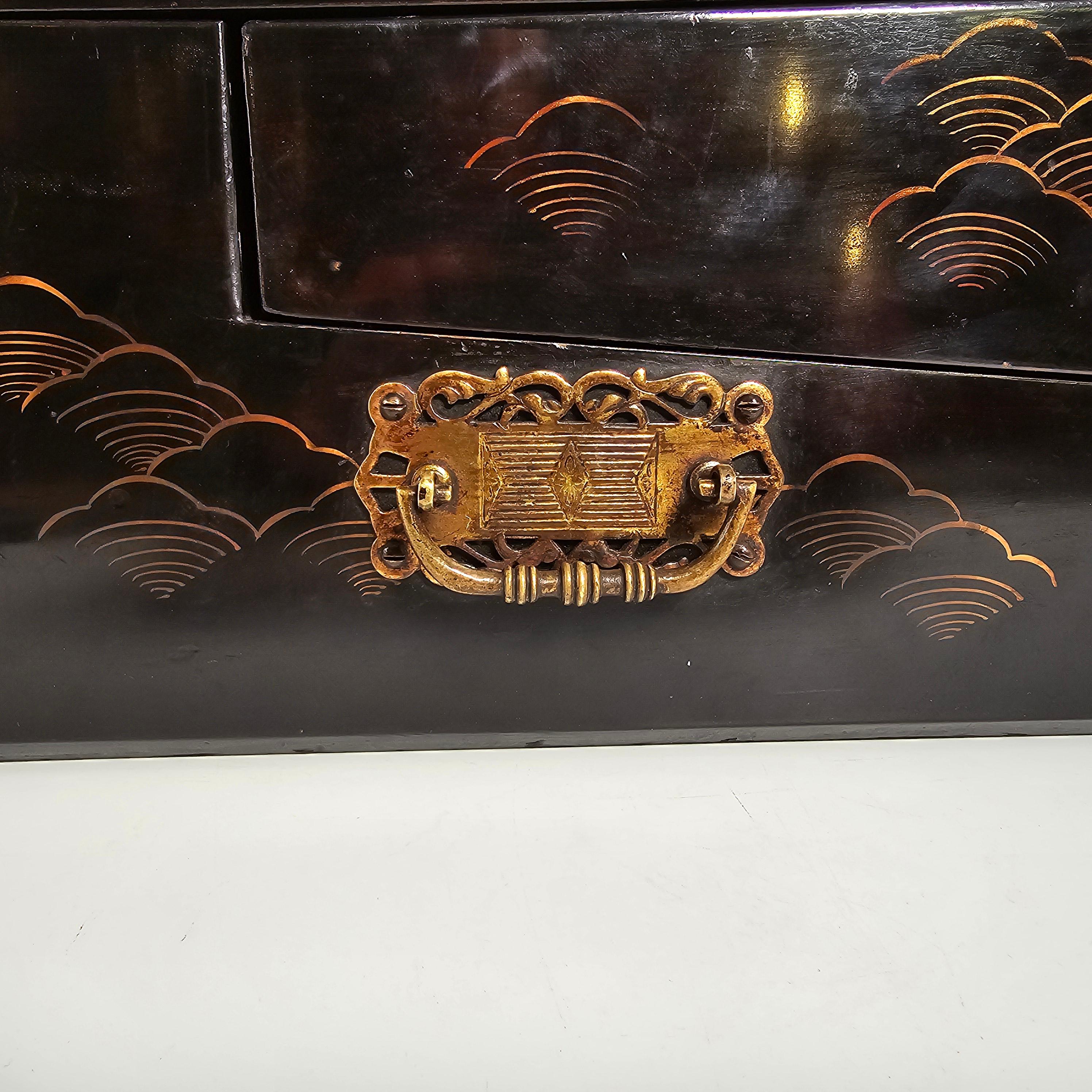 A large 19th century Japanese lacquer writing box with a secret compartment For Sale 7