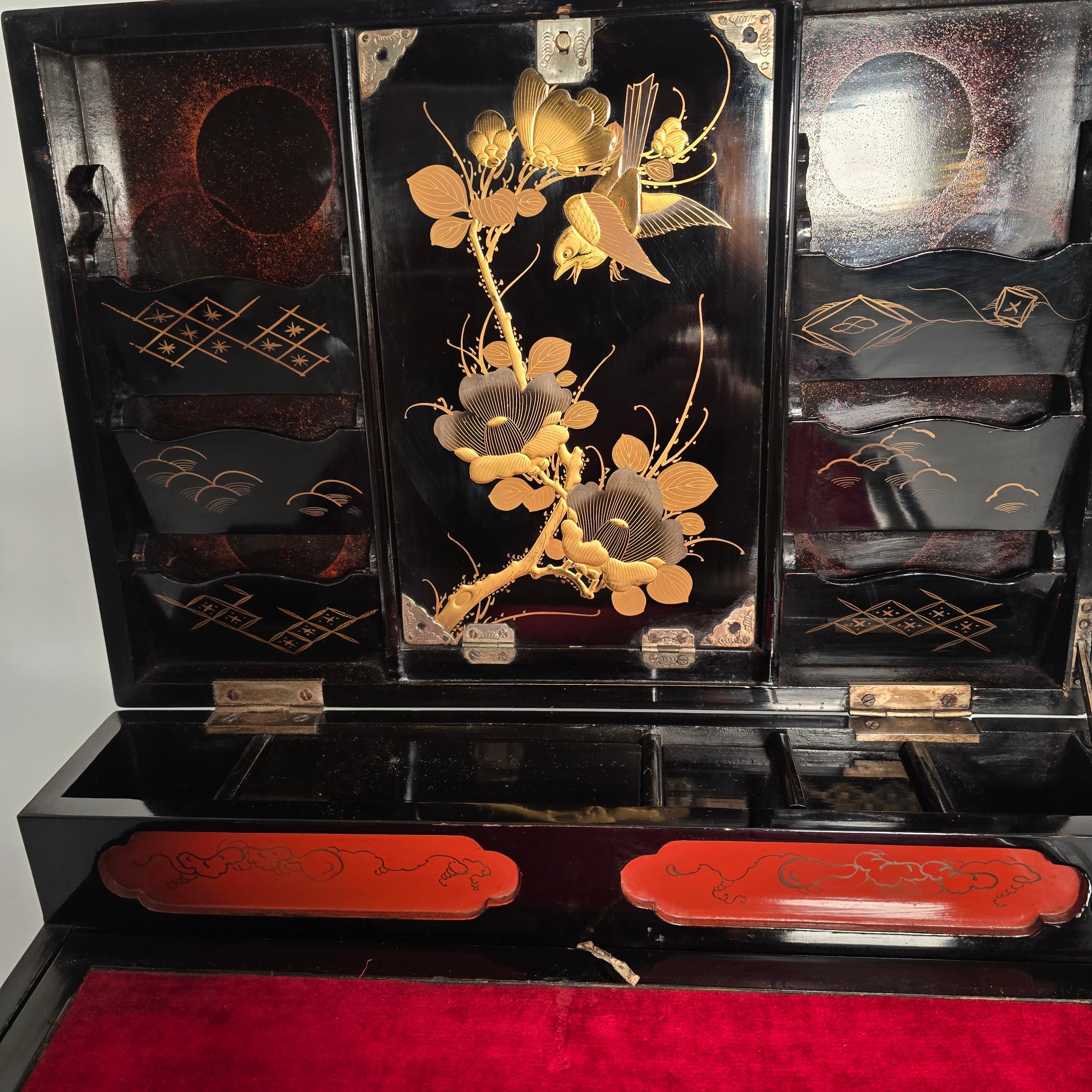 Hand-Crafted A large 19th century Japanese lacquer writing box with a secret compartment For Sale