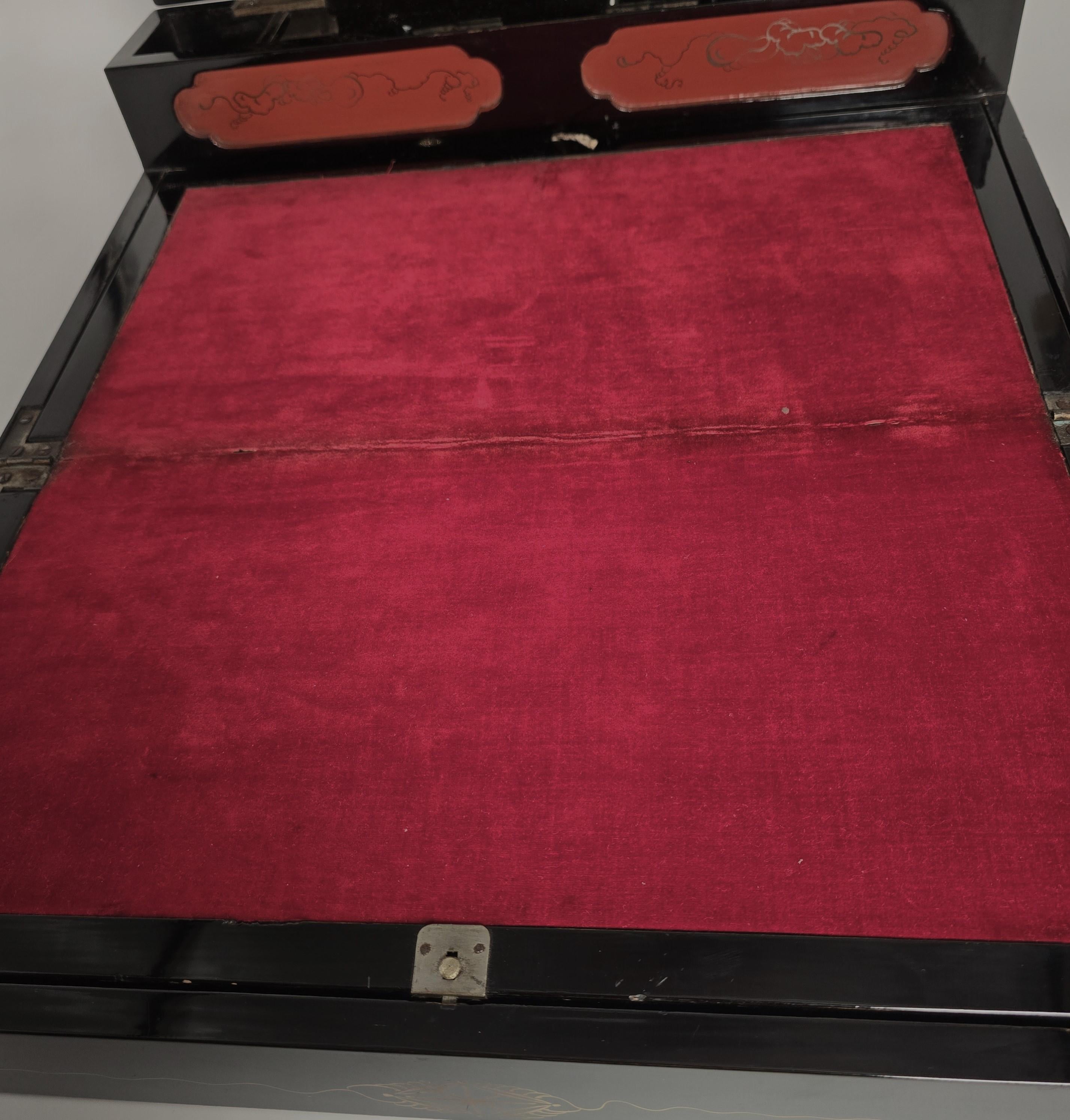 A large 19th century Japanese lacquer writing box with a secret compartment In Good Condition For Sale In Central England, GB