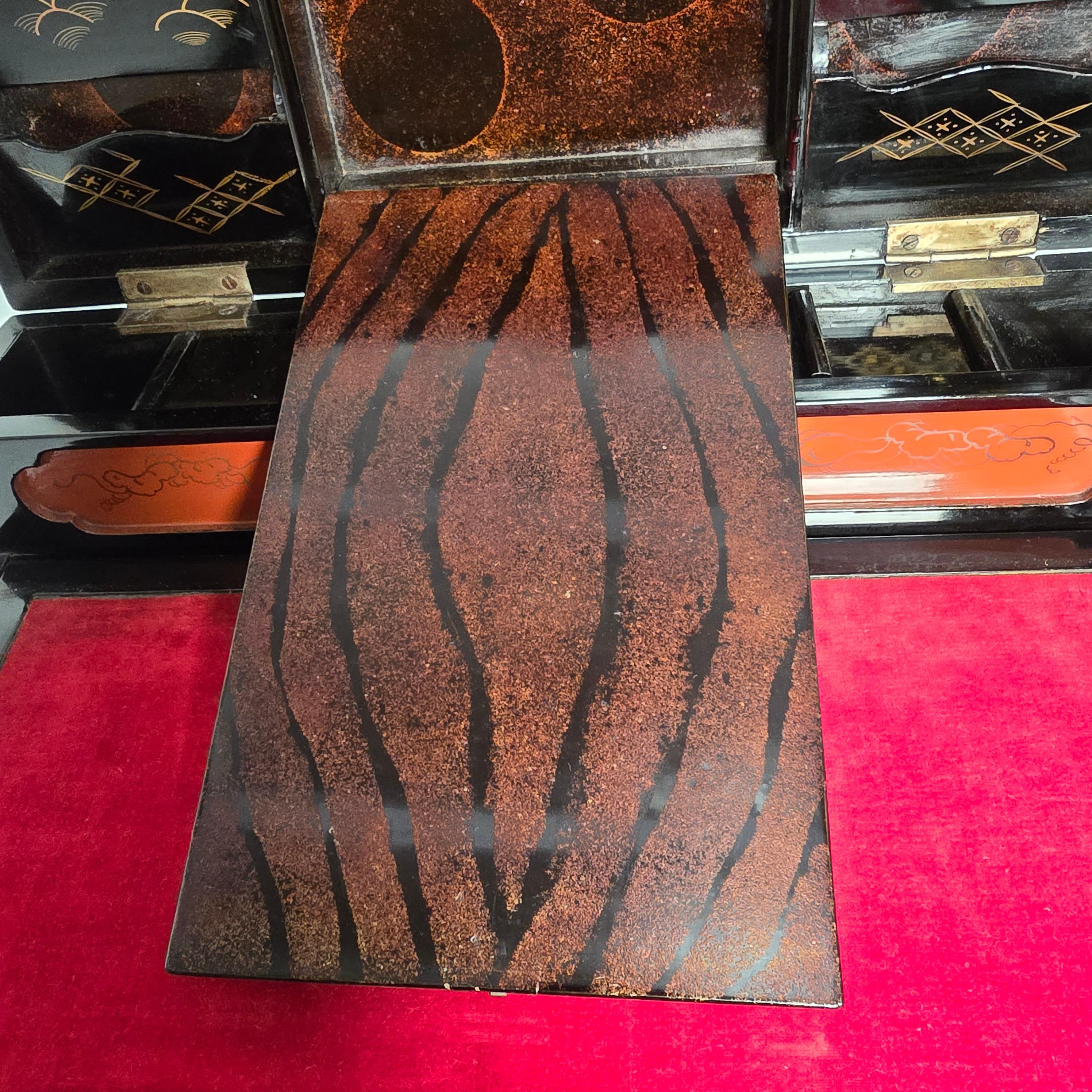 19th Century A large 19th century Japanese lacquer writing box with a secret compartment For Sale