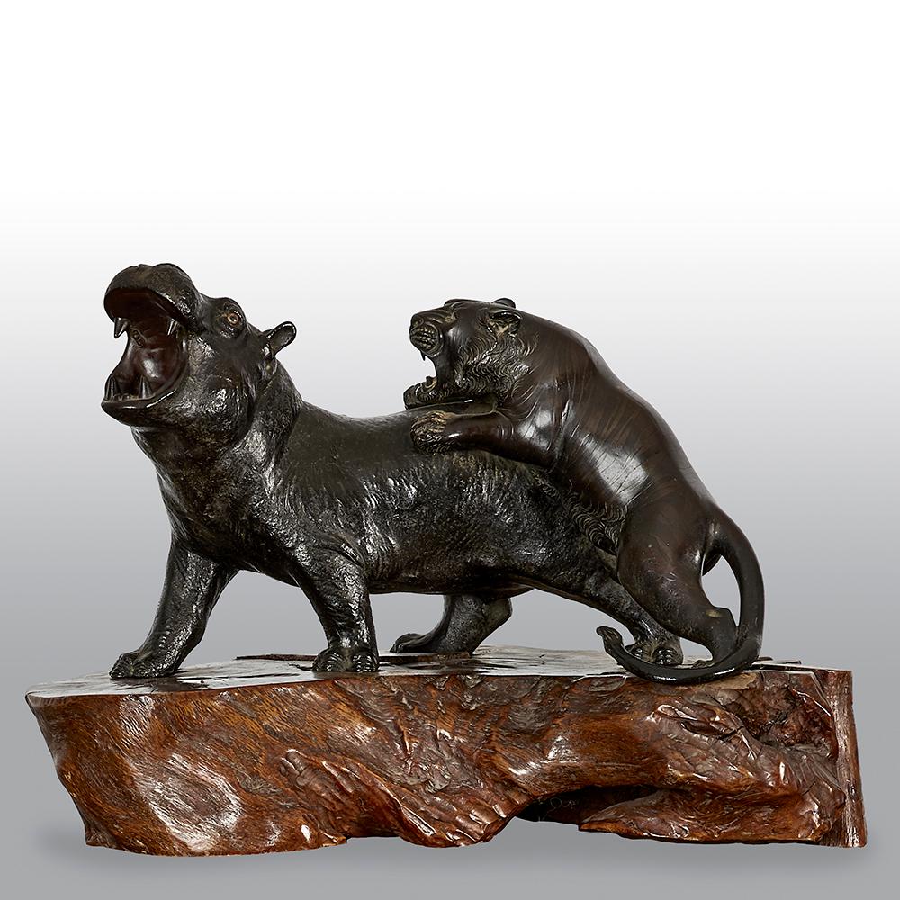 Large 19th Century Japanese Meiji Period Bronze Tiger Attacking a Hippo In Good Condition In Uckfield, Sussex