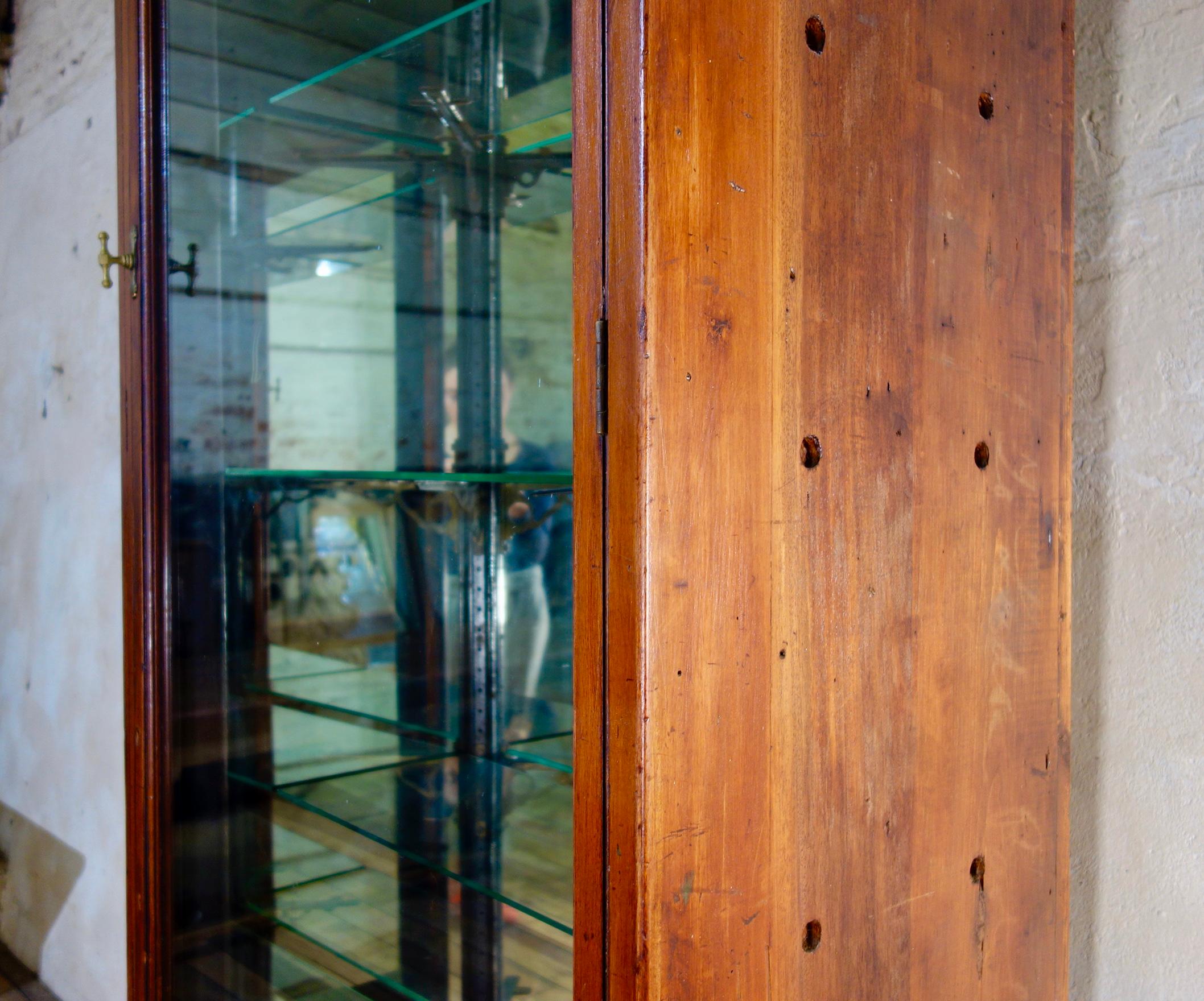 Large 19th Century Mahogany Shop Display Cabinet In Fair Condition In Basingstoke, Hampshire