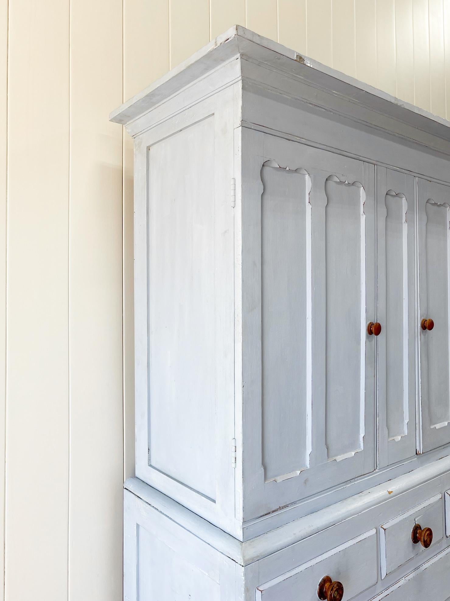 A Large 19th Century Painted Blue English Pine Linen Press  For Sale 1