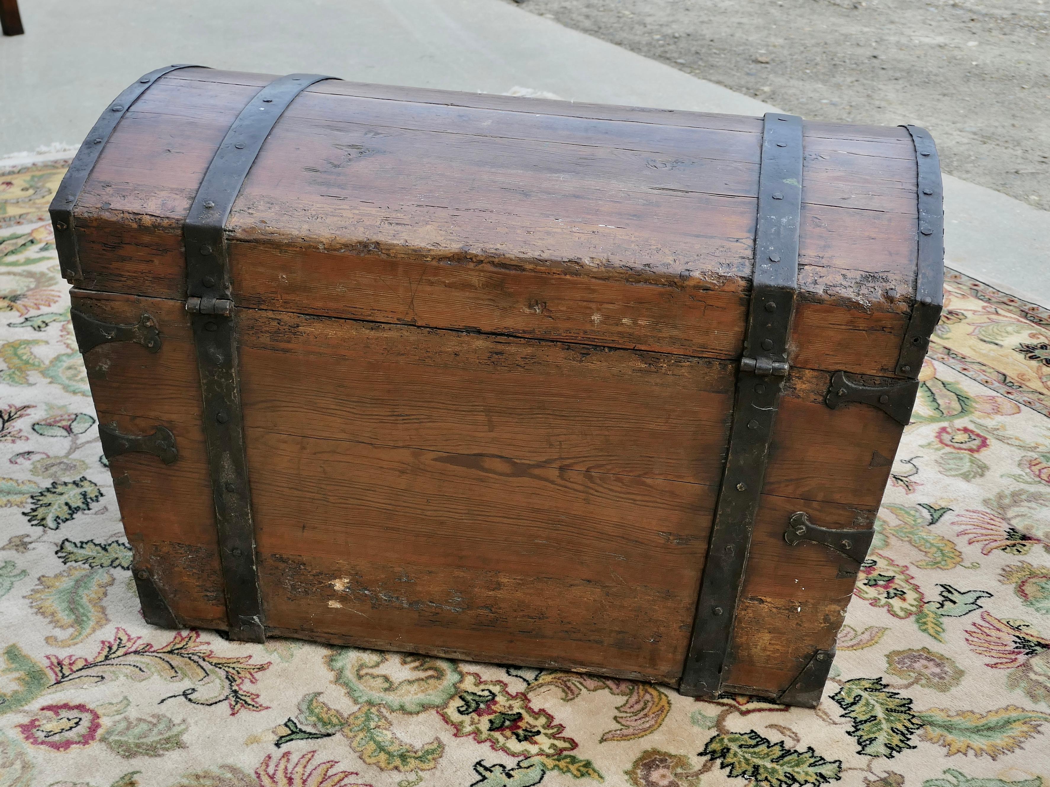 A Large 19th Century Pine Dome Top Trunk  This trunk has a very attractive shape For Sale 4