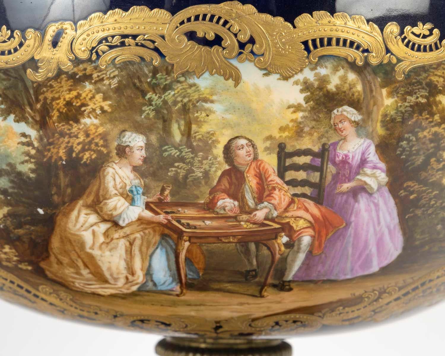 Doré Grande coupe et centre de table en porcelaine de Sèvres du XIXe siècle, période Napoléon III. en vente