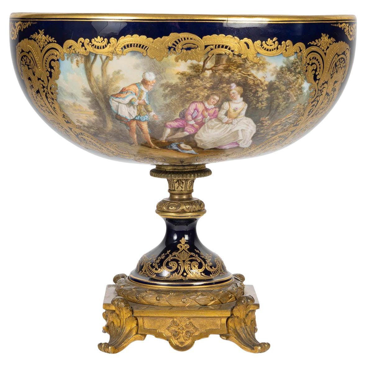 Grande tazza e centrotavola in porcellana di Sèvres del XIX secolo, periodo Napoleone III.