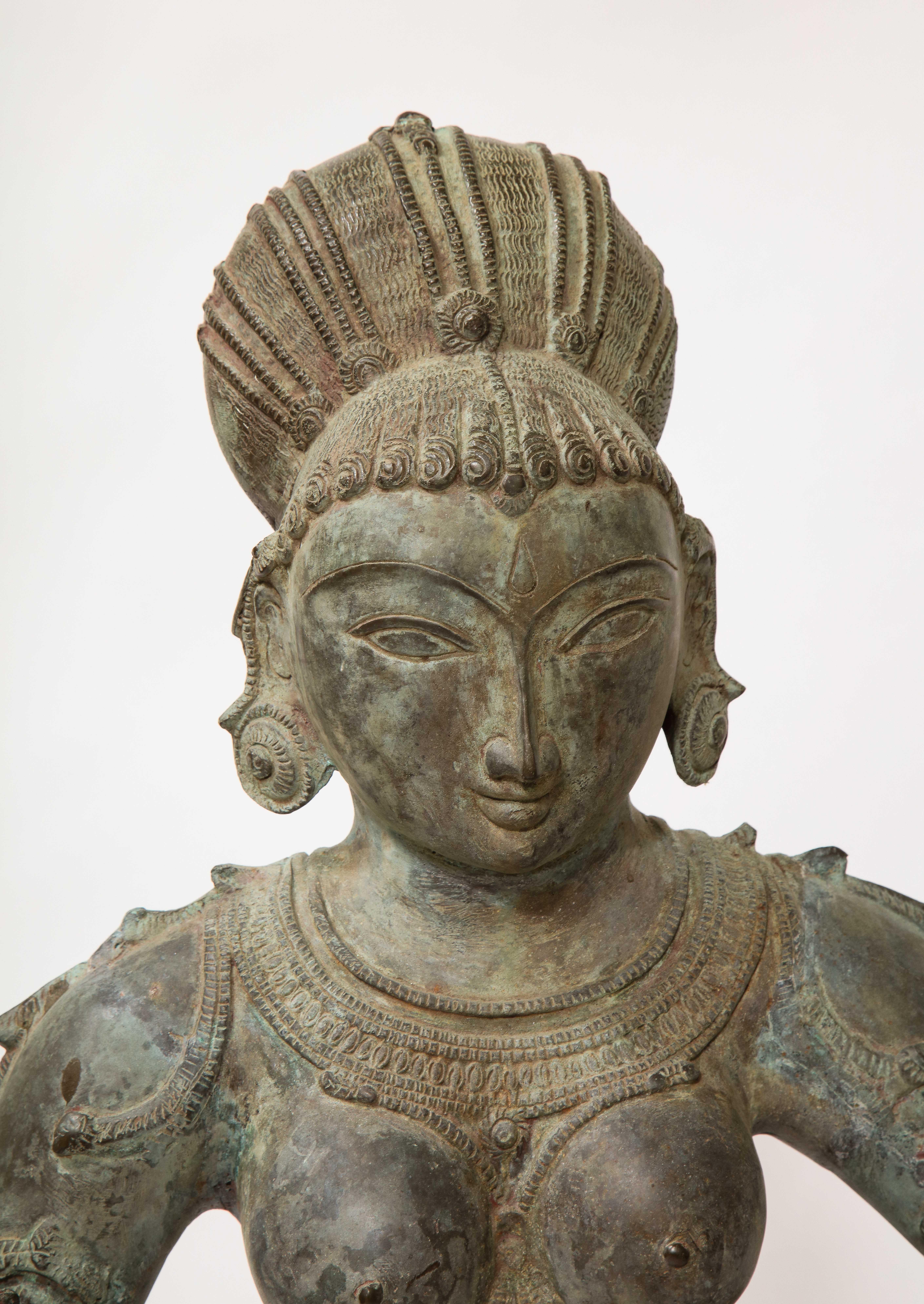 A Large 19th Century South Indian Bronze Dancing Female Figure, Tamil Nadu For Sale 7
