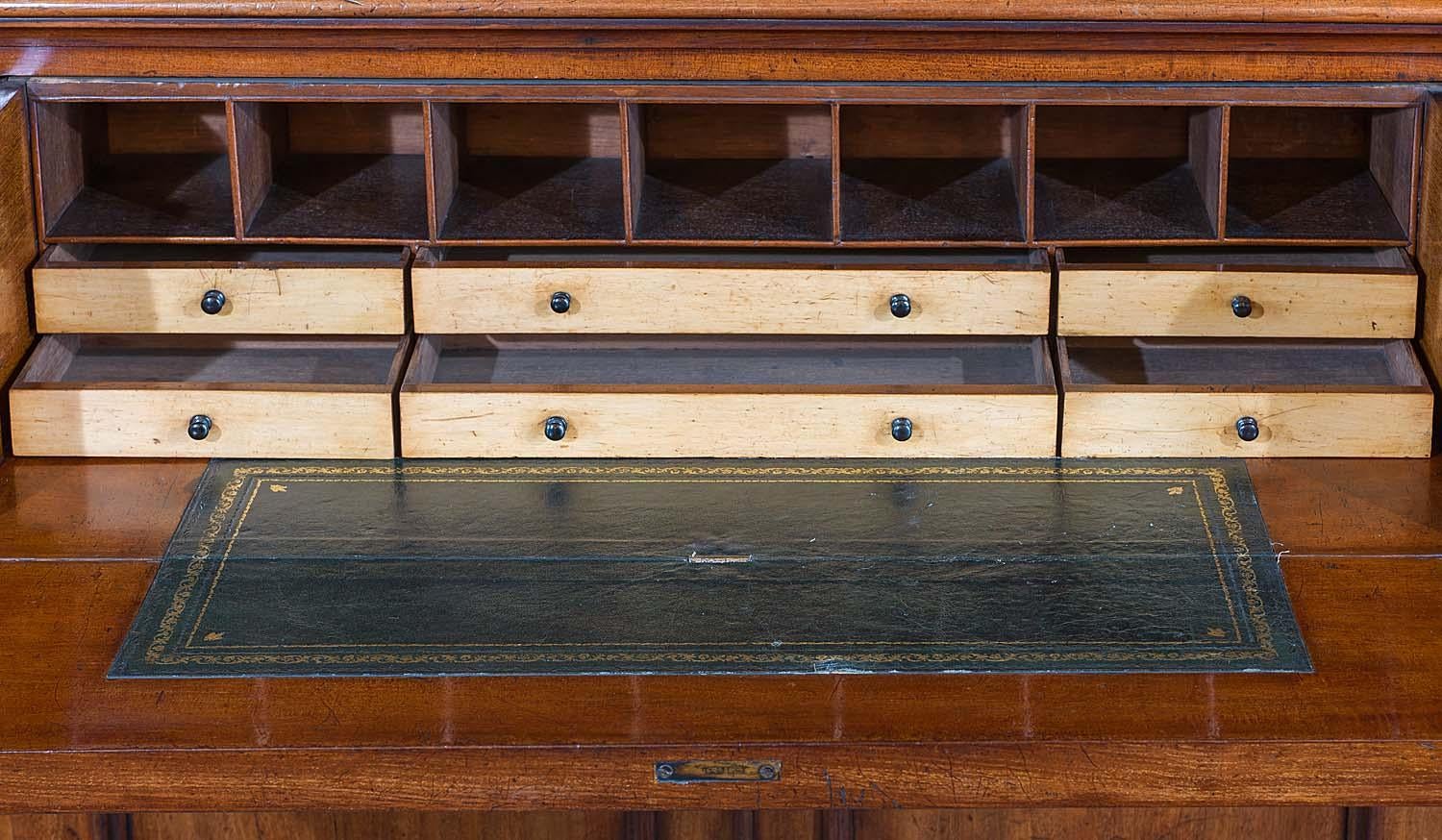 Large 19th Century Victorian Breakfront Bookcase with Integral Secretaire In Good Condition For Sale In London, GB