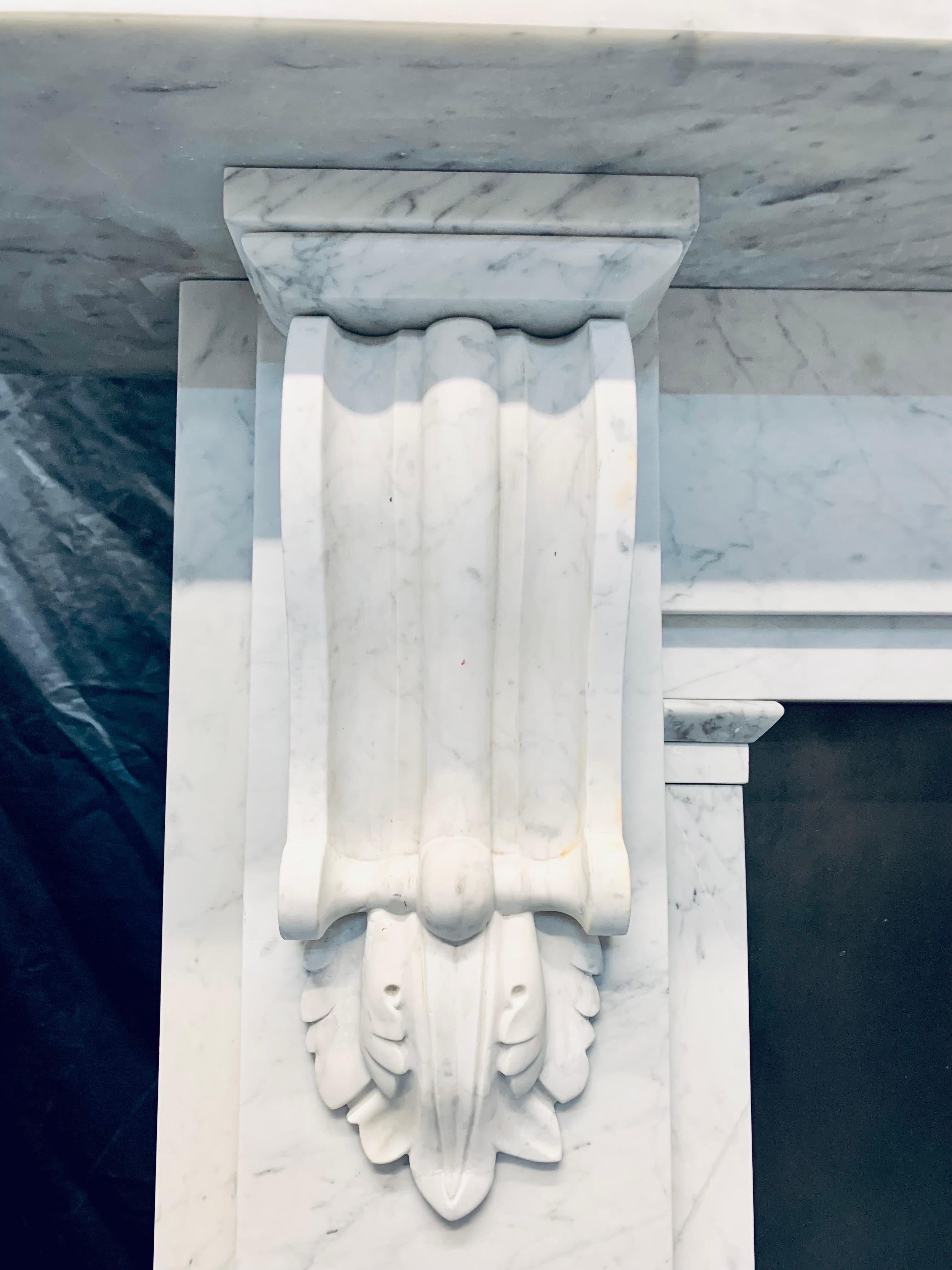 A Large 19th Century Victorian Carrara Marble Corbeled Fireplace Surround.  In Good Condition For Sale In Edinburgh, GB