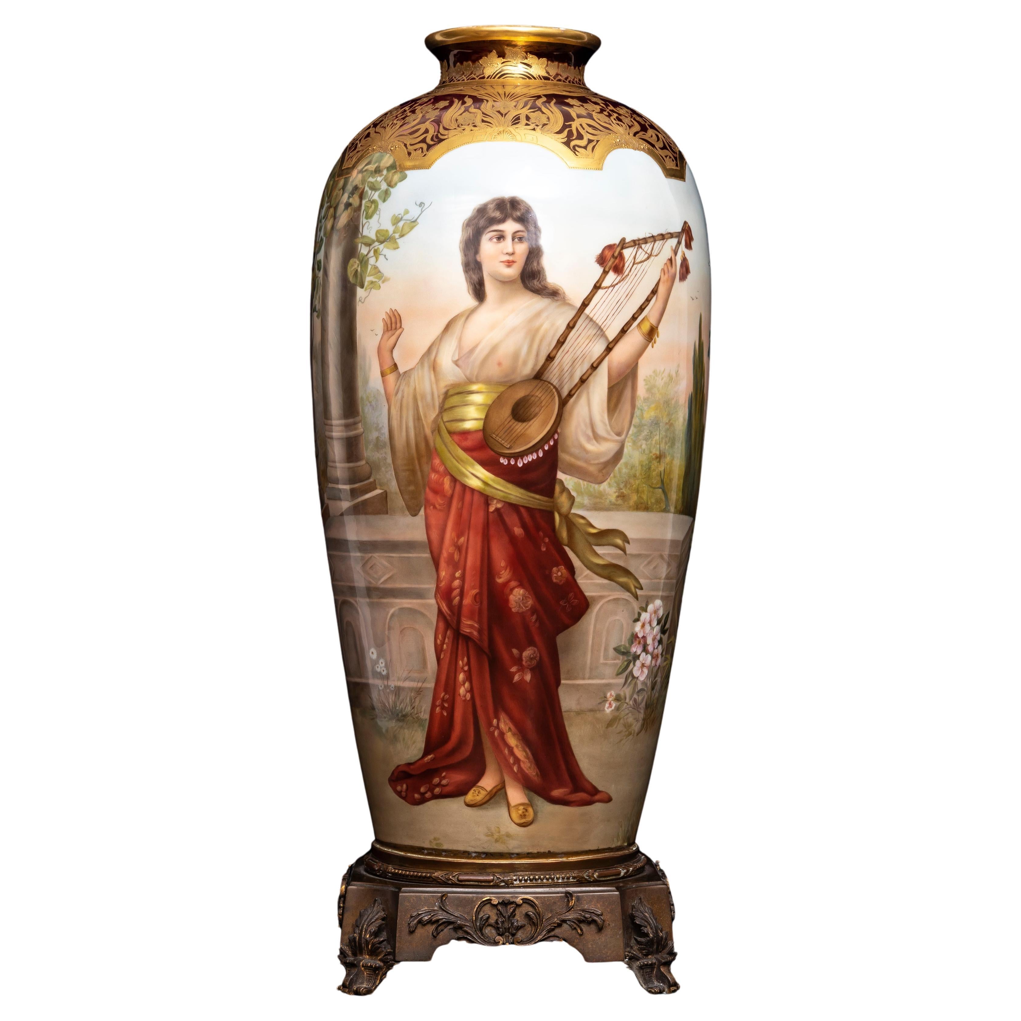 Grand vase en porcelaine de Vienne du 19ème siècle avec monture en bronze doré, signé Wagner en vente