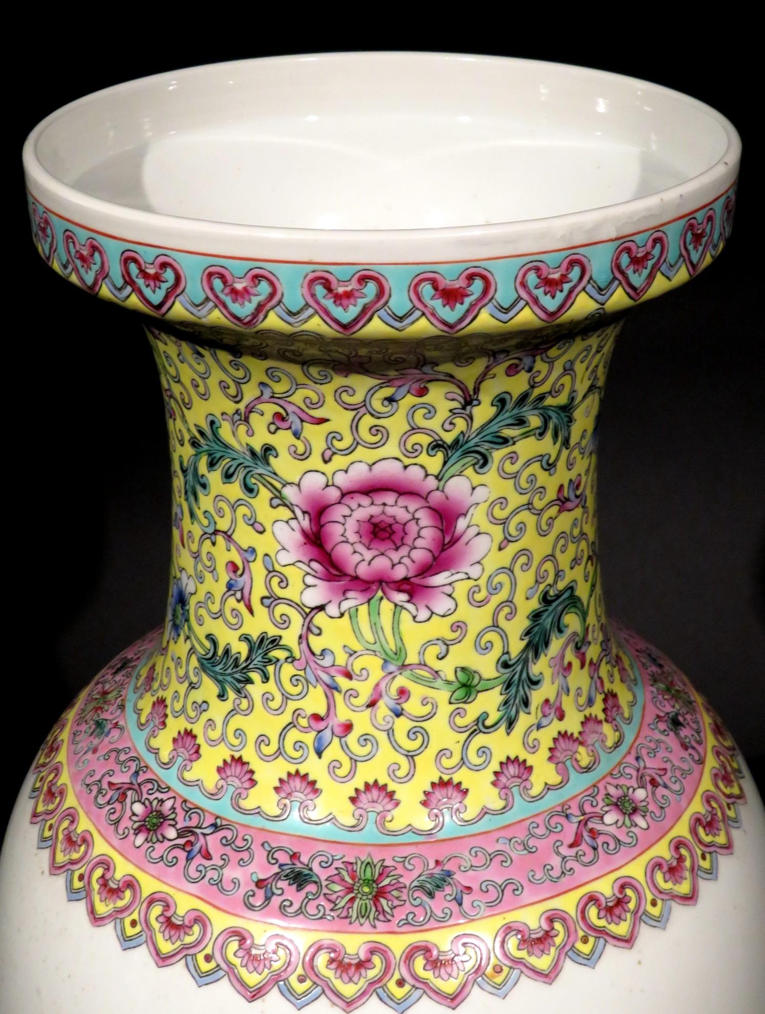 A.C. Wang.I.C. Vase en porcelaine de Chine 