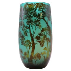 Vintage A large 20th century cameo glass vase decorated with an intricate woodland scene