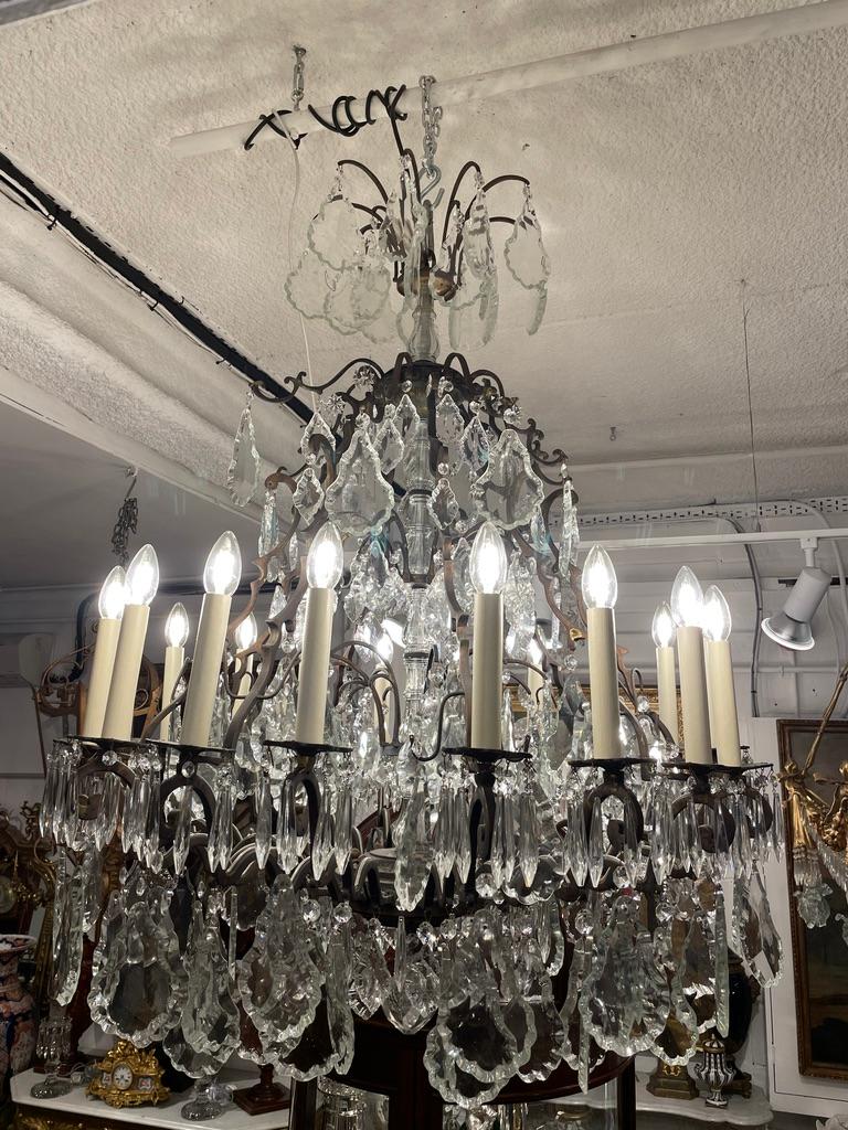 Grand lustre à 18 bras en cristal taillé du 20ème siècle Bon état - En vente à Southall, GB