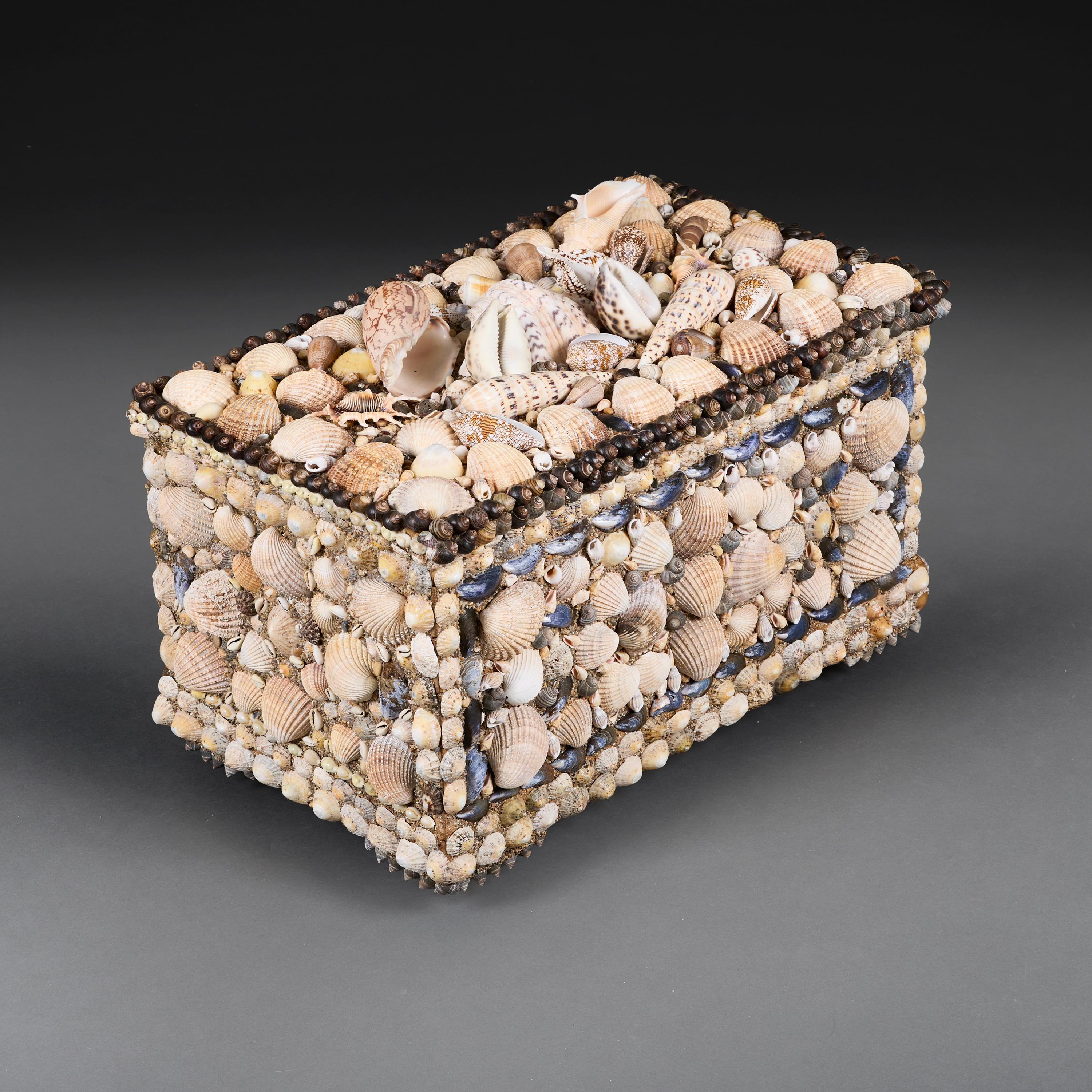 A Large 20th Century Folk Art Shell Encrusted Casket In Good Condition For Sale In London, GB