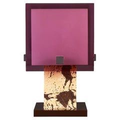Une grande lampe italienne du XXe siècle en liège et en lucite violette, signée Romeo Rega