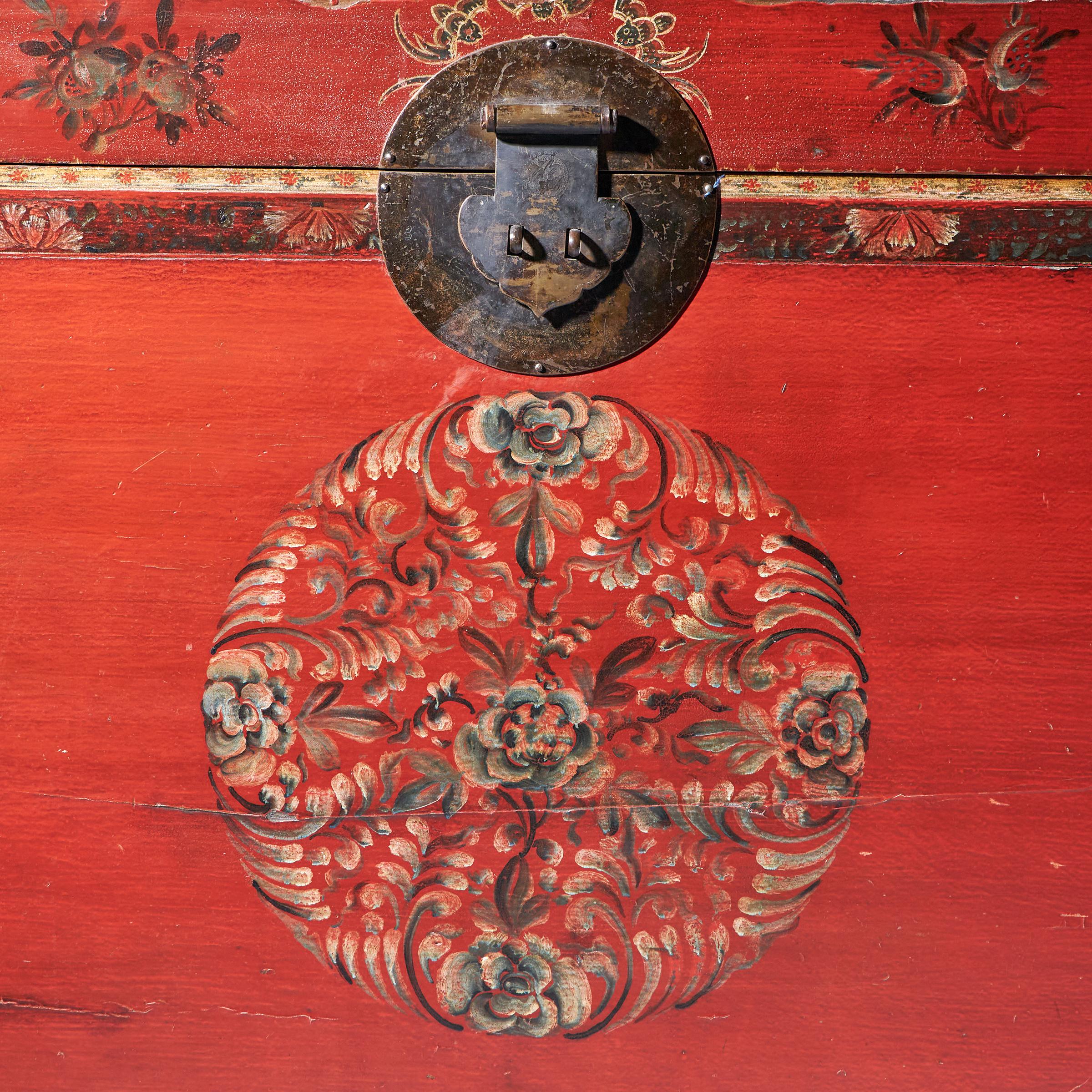 A Large 20th Century Red Japanned and Hand Decorated Tibetan Storage Chest For Sale 2