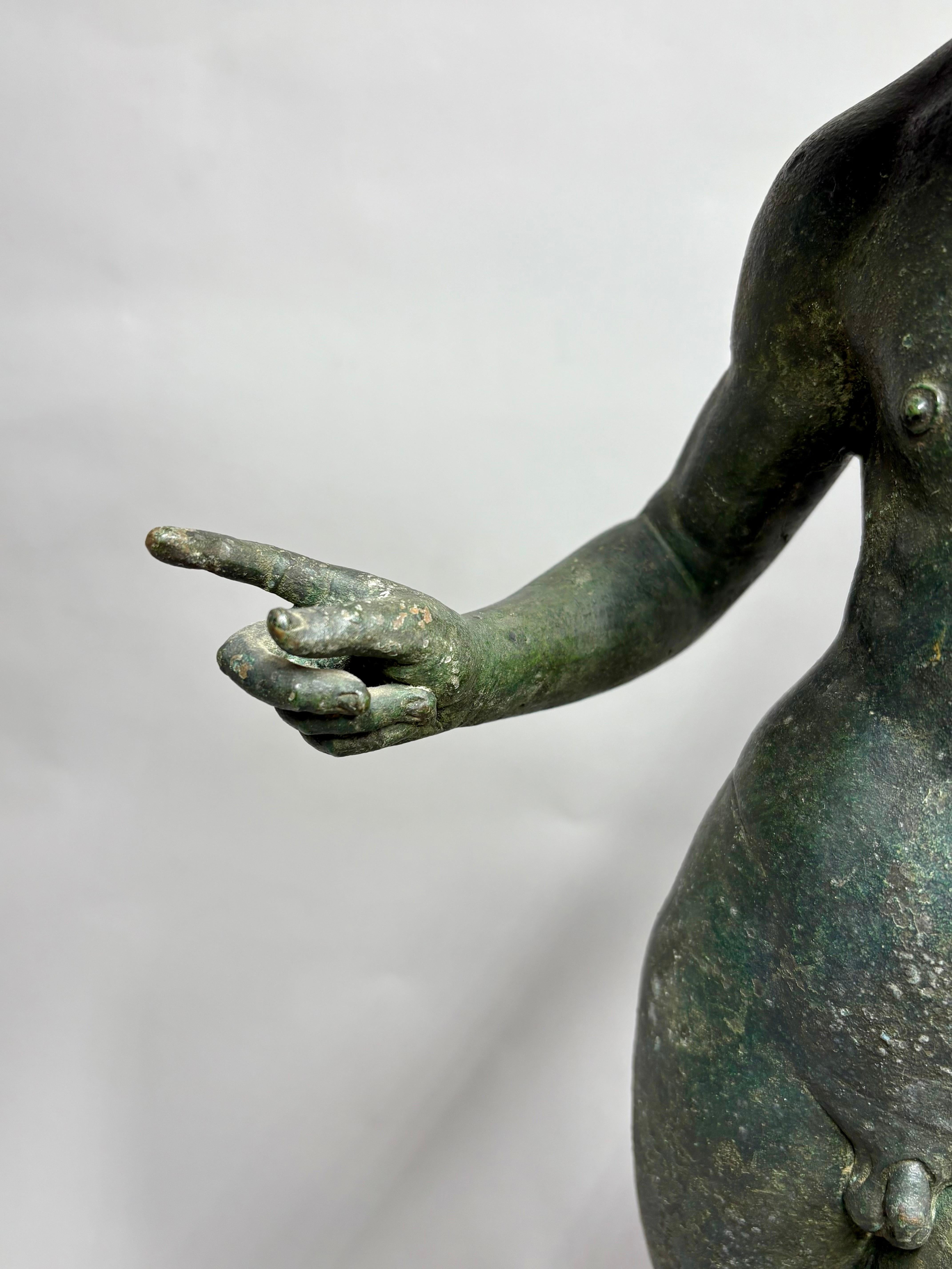 A large 23 1/2-inch high 19th century Grand Tour bronze model of Narcissus in vendita 4