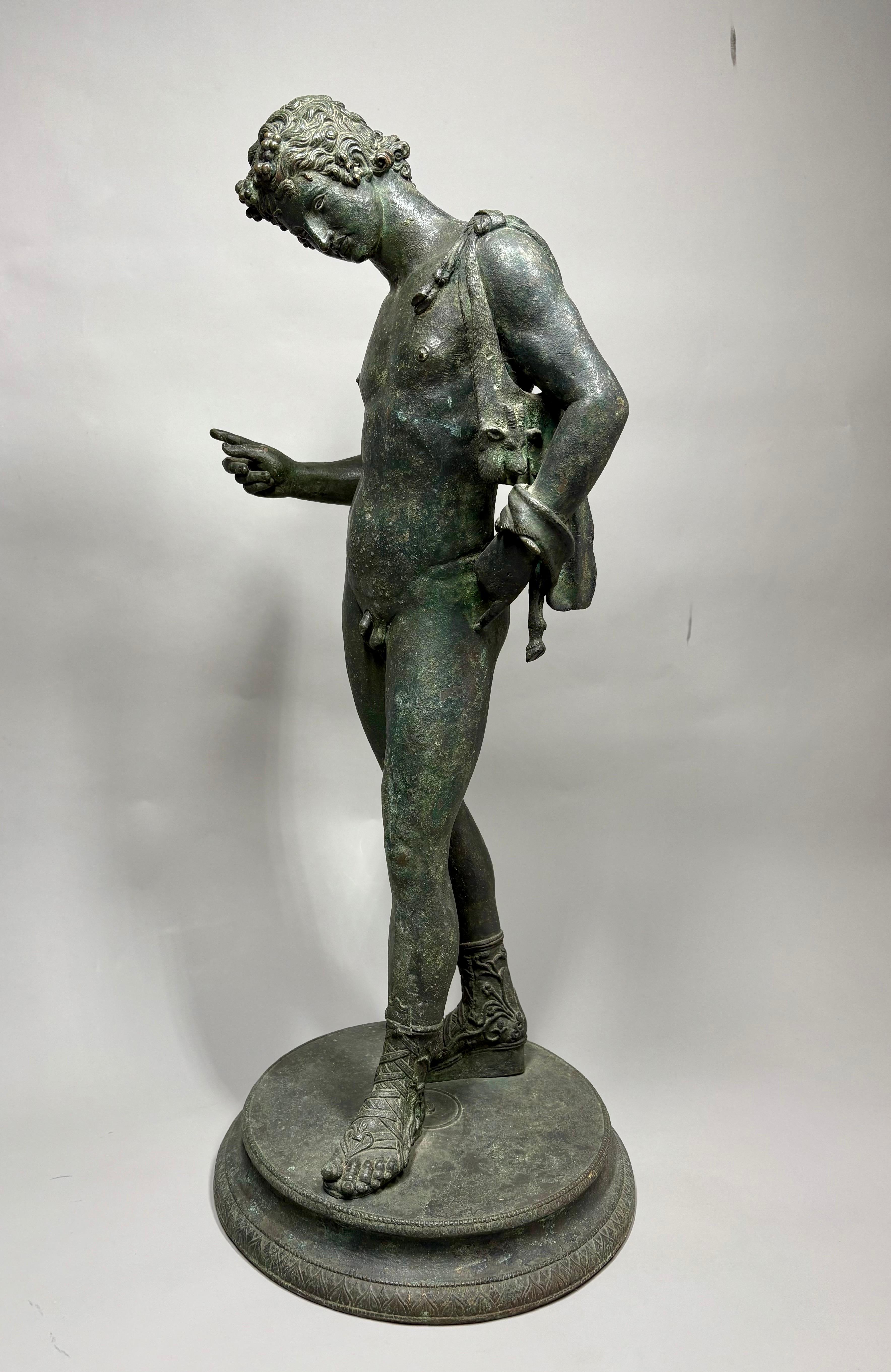 Italiano A large 23 1/2-inch high 19th century Grand Tour bronze model of Narcissus in vendita