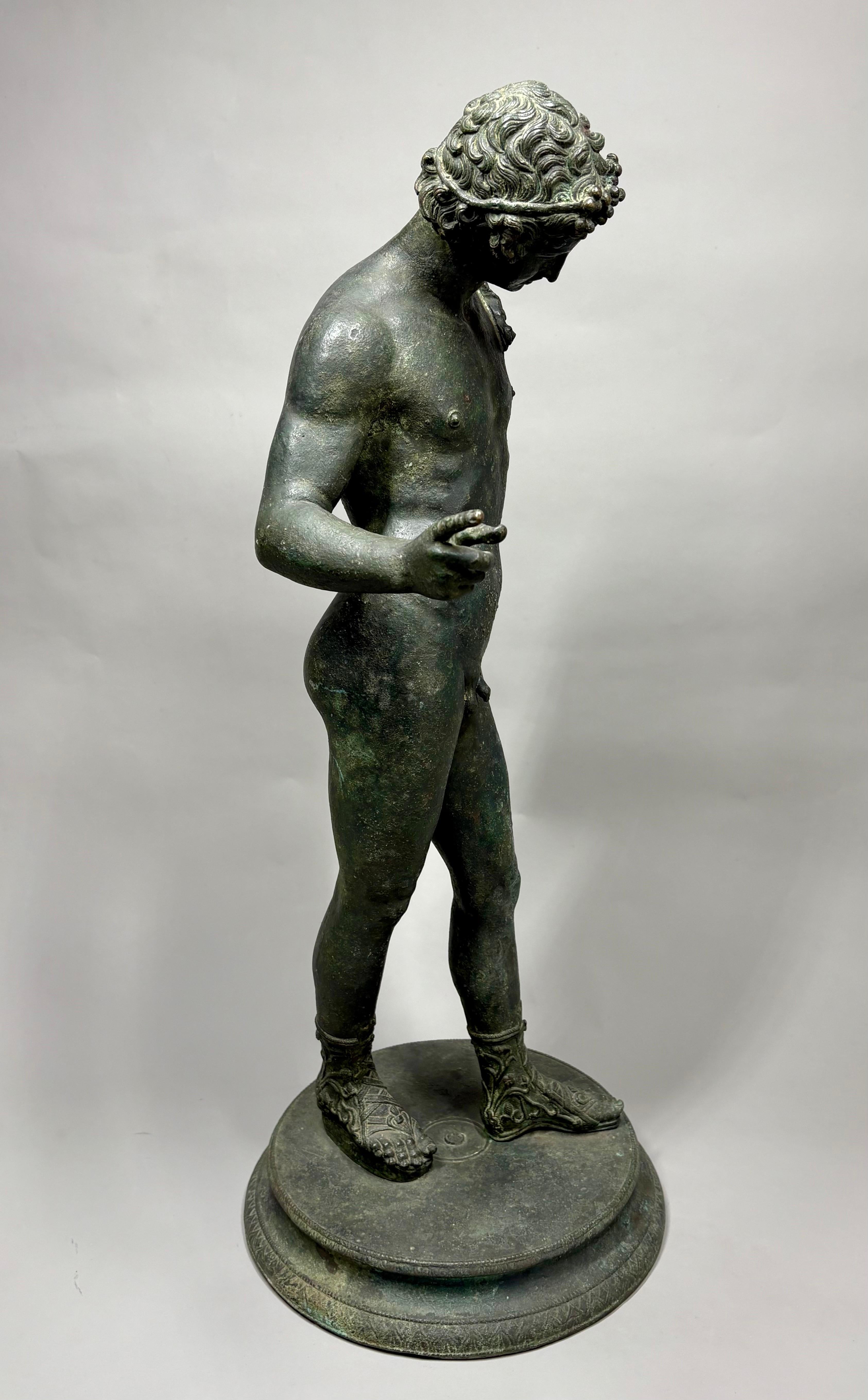XIX secolo A large 23 1/2-inch high 19th century Grand Tour bronze model of Narcissus in vendita