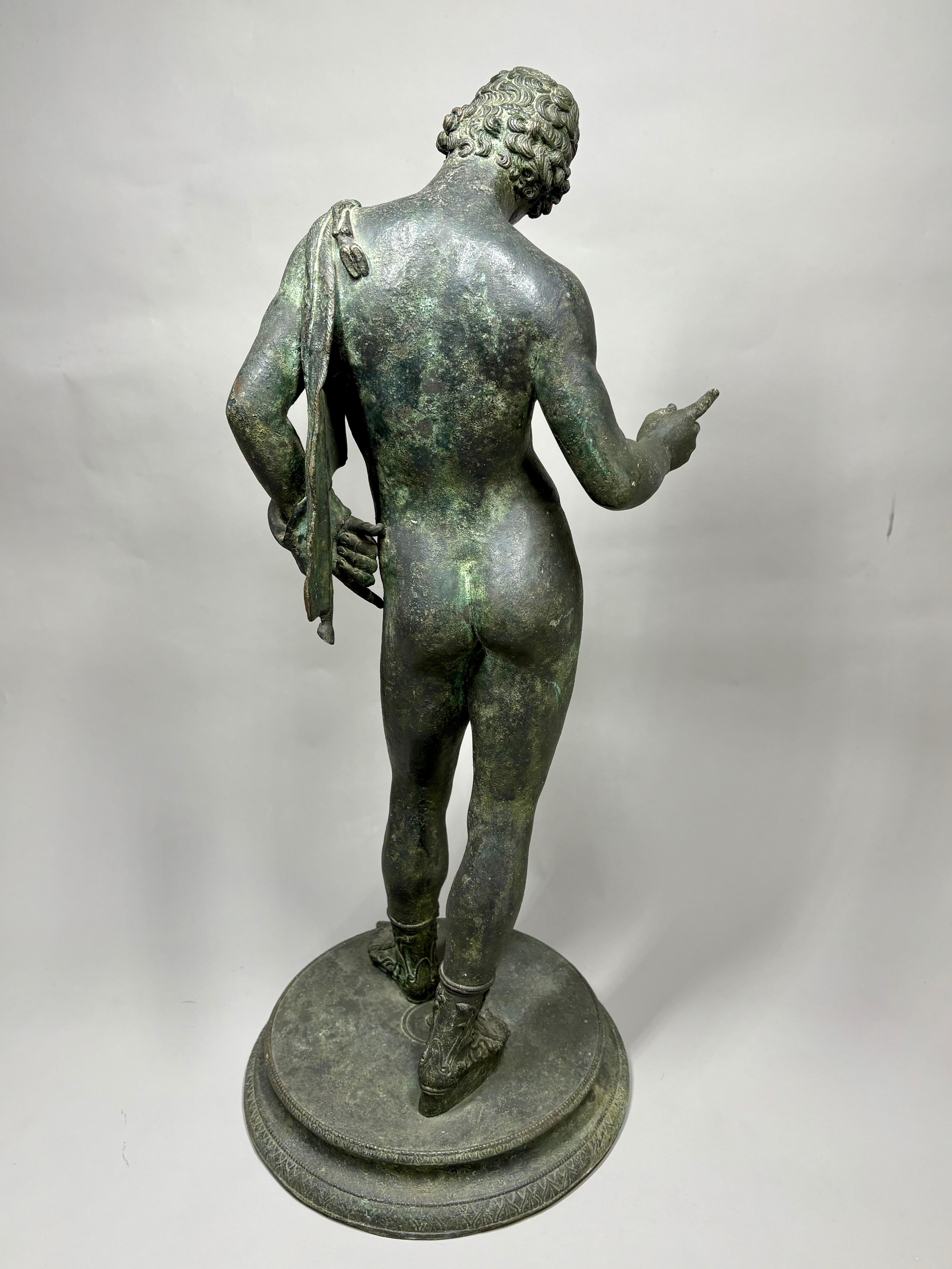 Bronzo A large 23 1/2-inch high 19th century Grand Tour bronze model of Narcissus in vendita