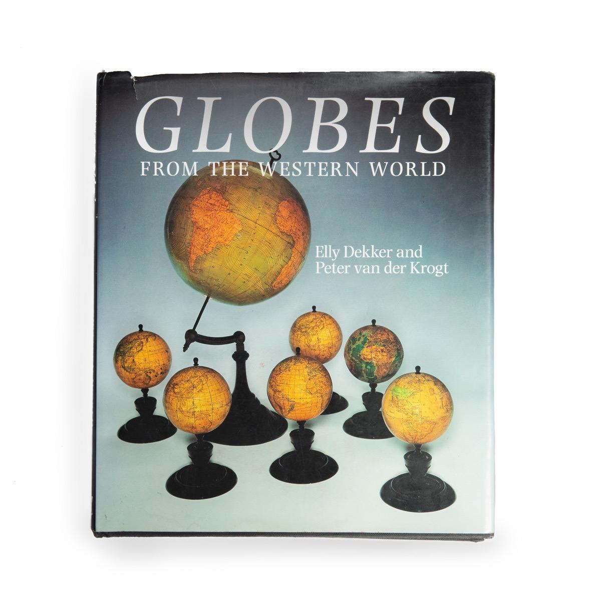 Un grand W. & . globe de la bibliothèque A. K. Johnston en vente 3