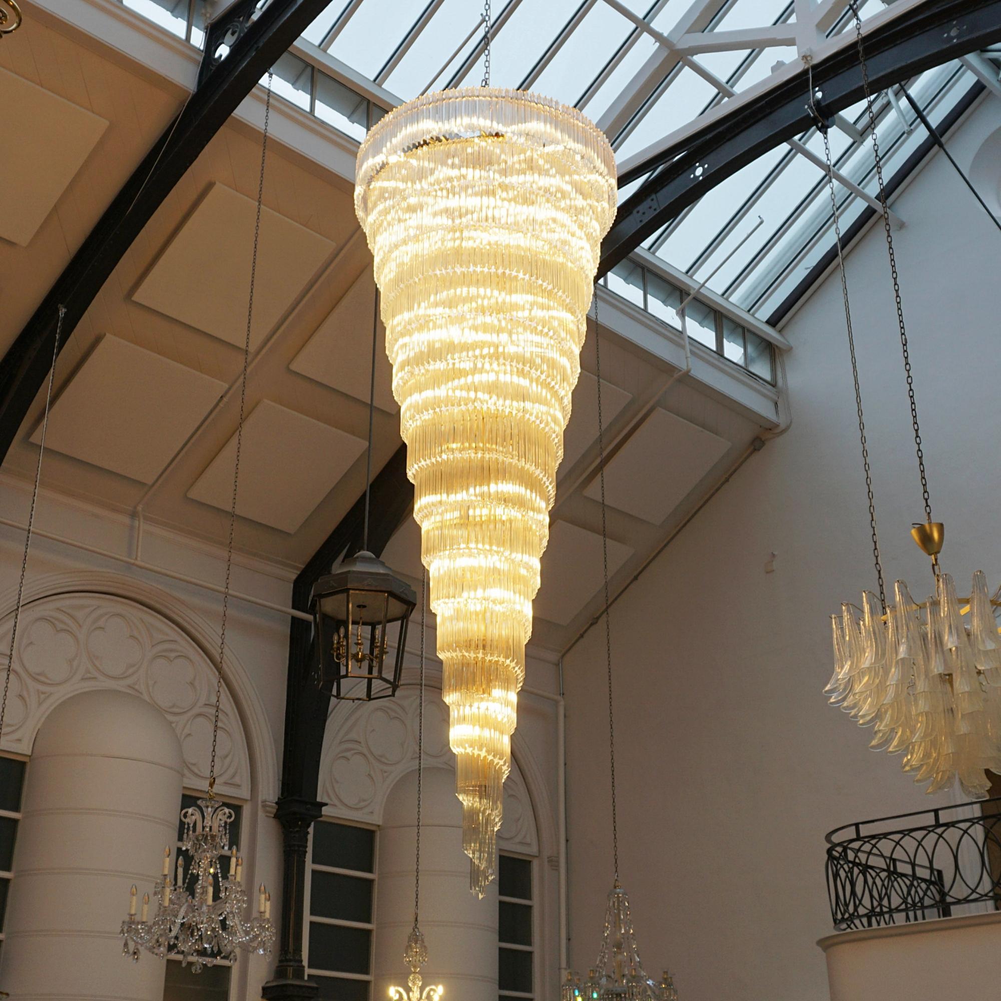 Fine XX secolo Un grande lampadario da 3,2 metri a forma di 
