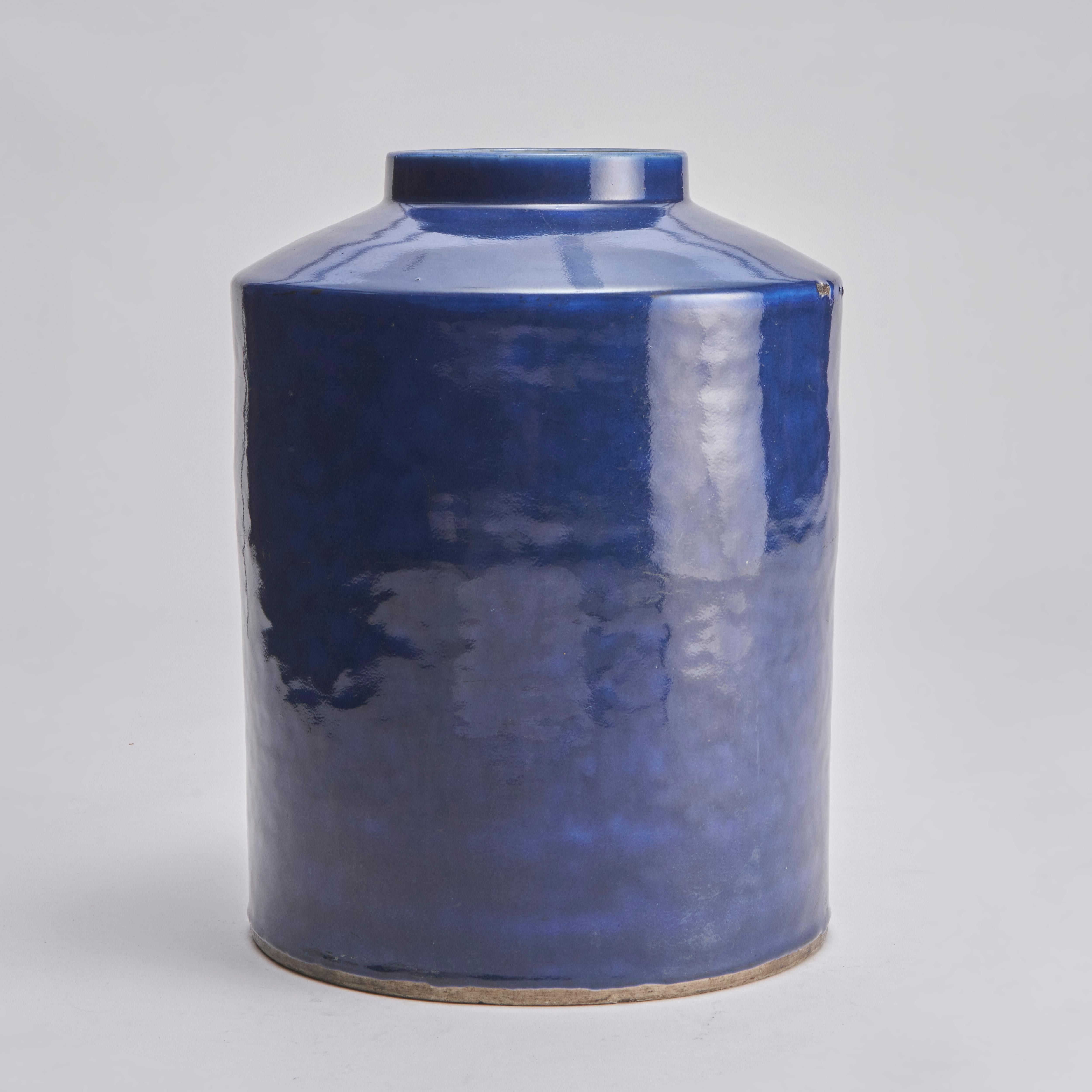 A large 18th century Chinese powder blue circular jar. This vessel was likely originally used for storing or transporting spices or tea from China to the West. The unusual shape bears resemblance to both tea jars and ginger jars of the