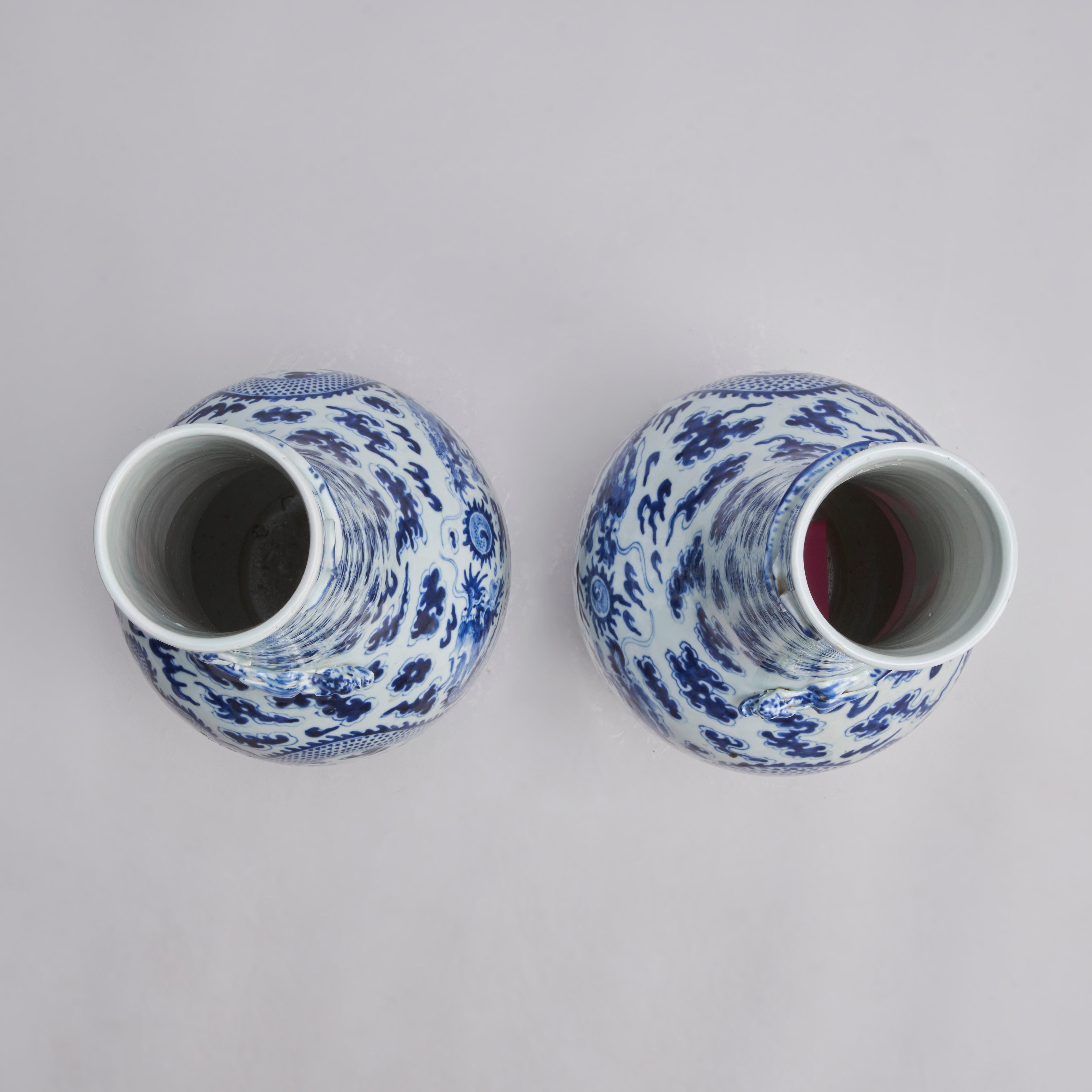 A large (61cm in height) pair of 19th Century Chinese porcelain blue and w For Sale 6