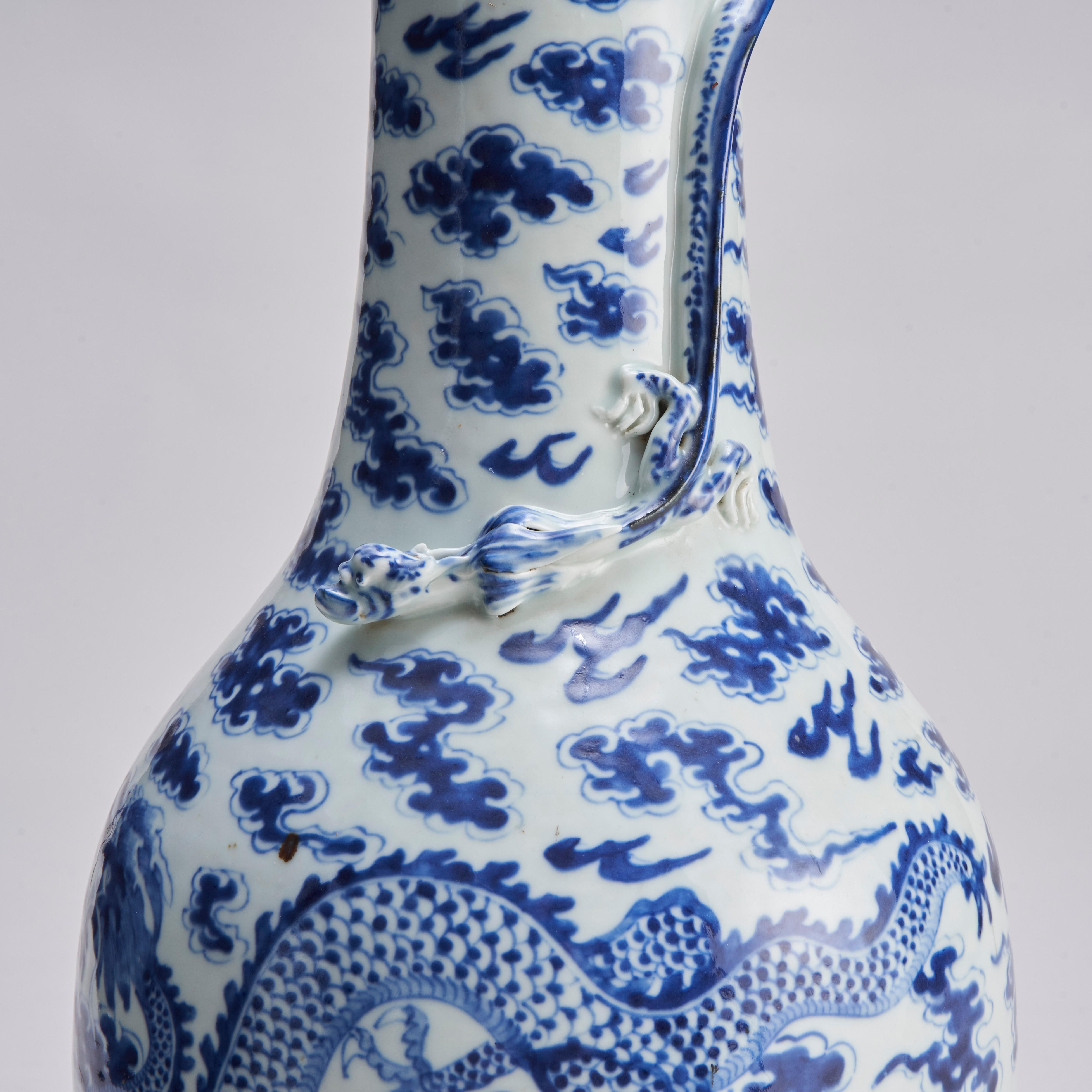 A large (61cm in height) pair of 19th Century Chinese porcelain blue and w For Sale 1