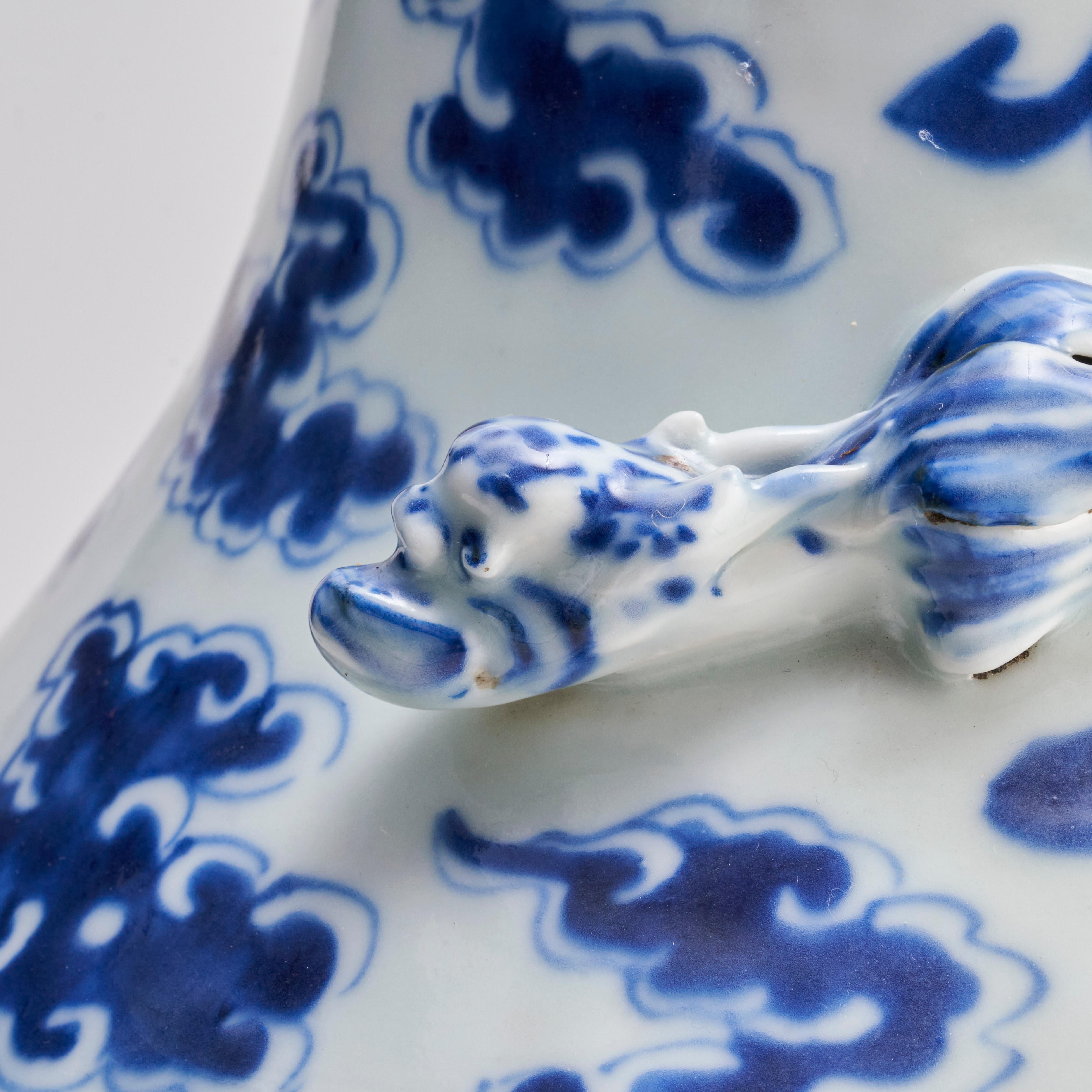 A large (61cm in height) pair of 19th Century Chinese porcelain blue and w For Sale 2