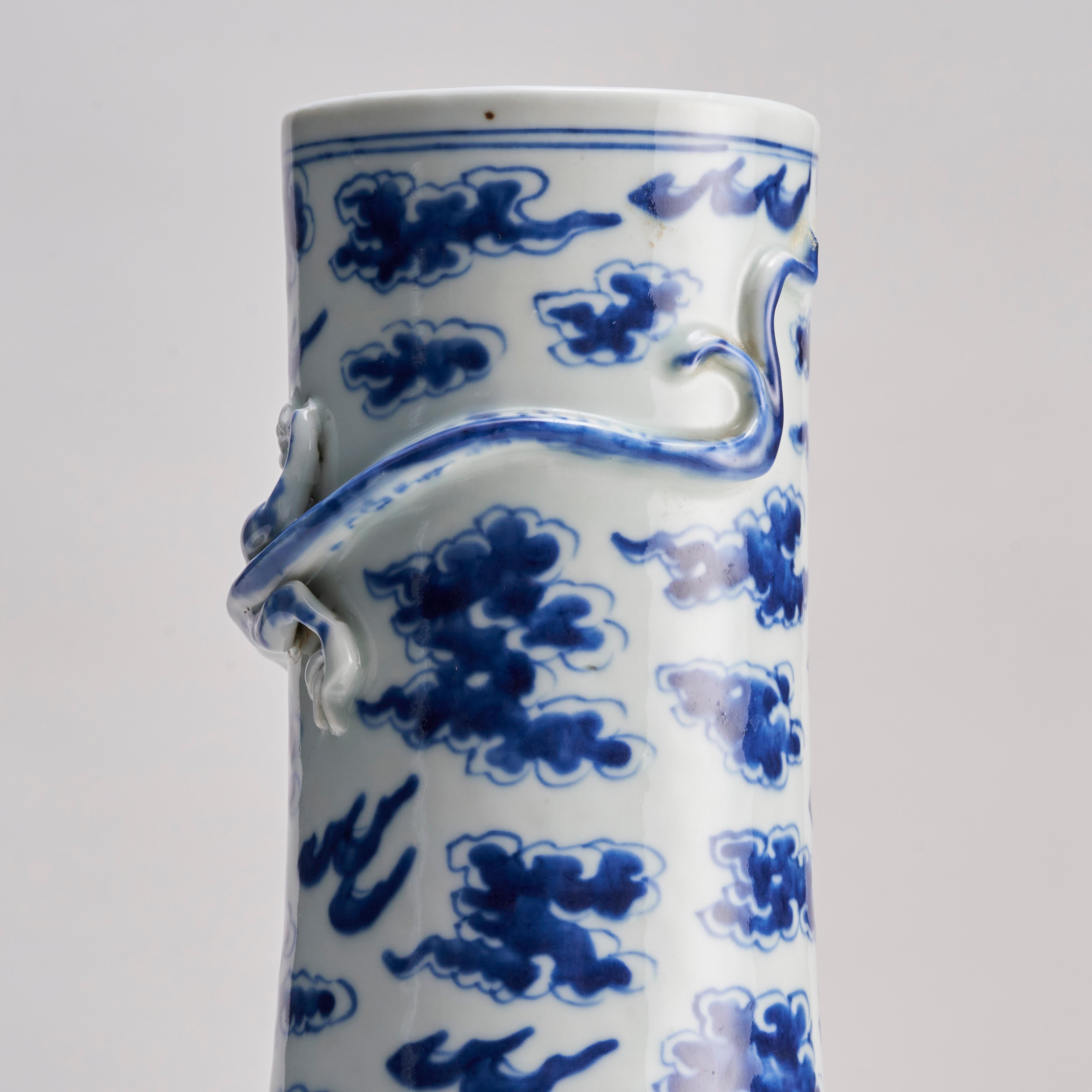A large (61cm in height) pair of 19th Century Chinese porcelain blue and w For Sale 4