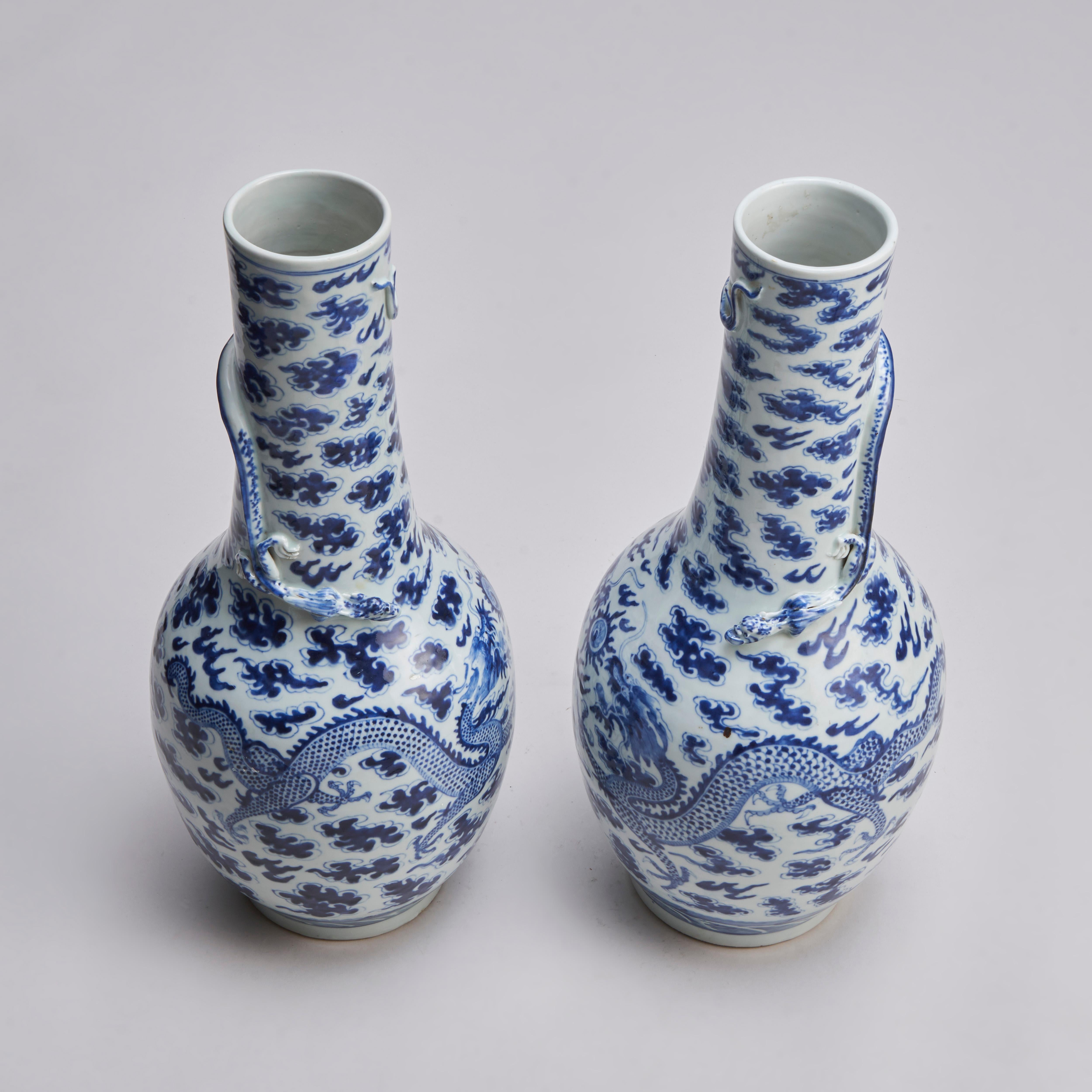 A large (61cm in height) pair of 19th Century Chinese porcelain blue and w For Sale 5