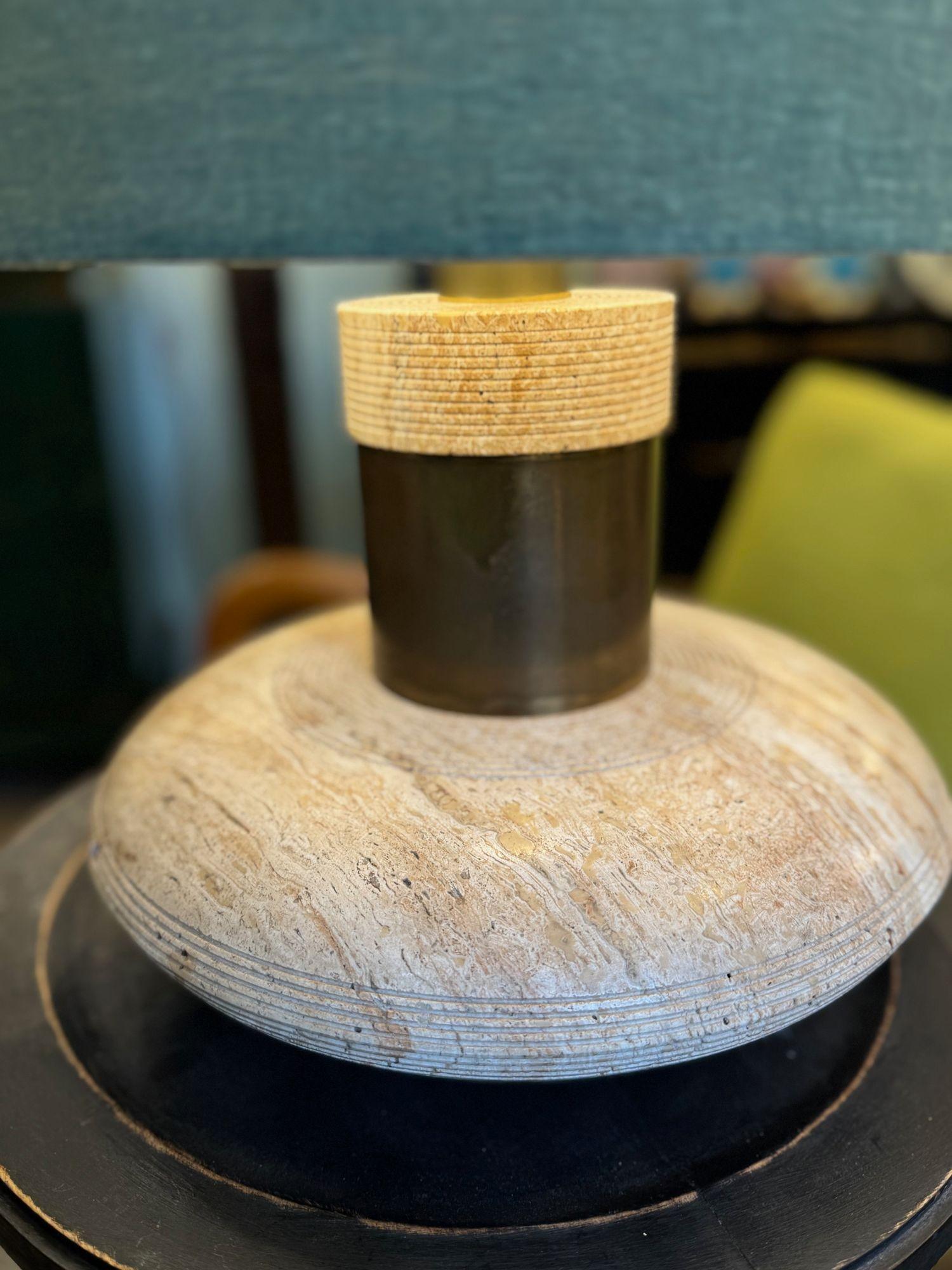 A large 70s elliptical Italian travertine and brass lamp by Fratelli Mannelli For Sale 2
