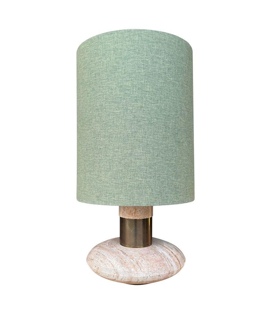A large 70s elliptical Italian travertine and brass lamp by Fratelli Mannelli For Sale 3