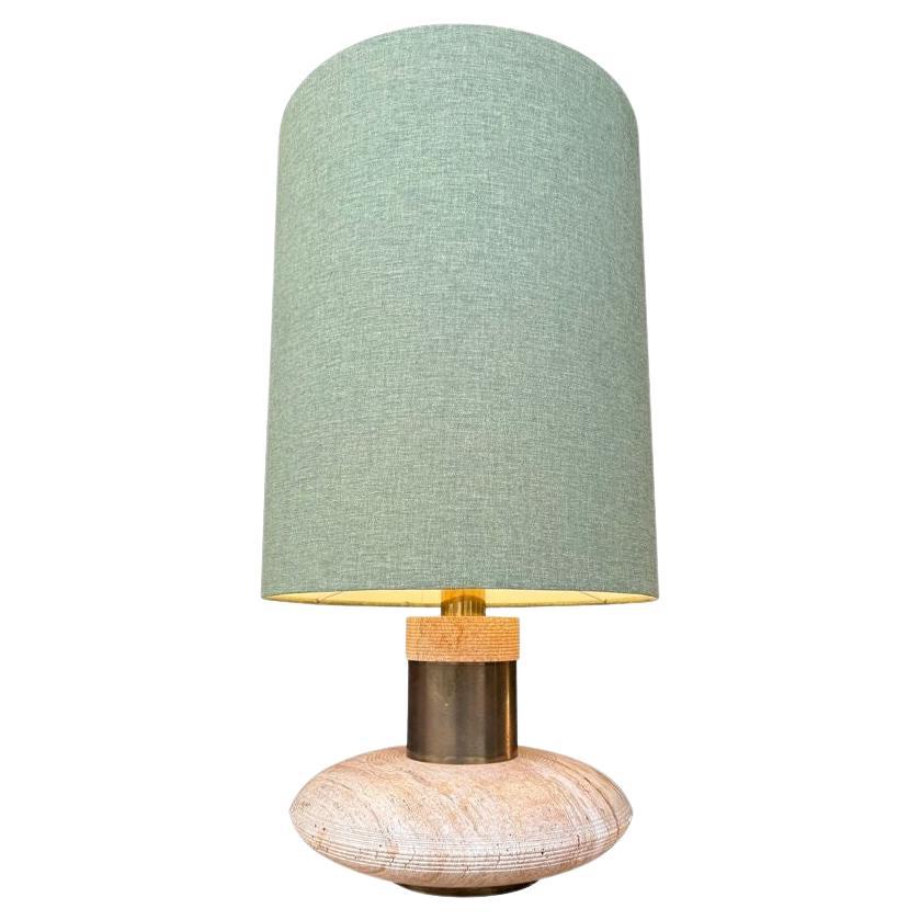 Una grande lampada ellittica italiana degli anni '70 in travertino e ottone di Fratelli Mannelli