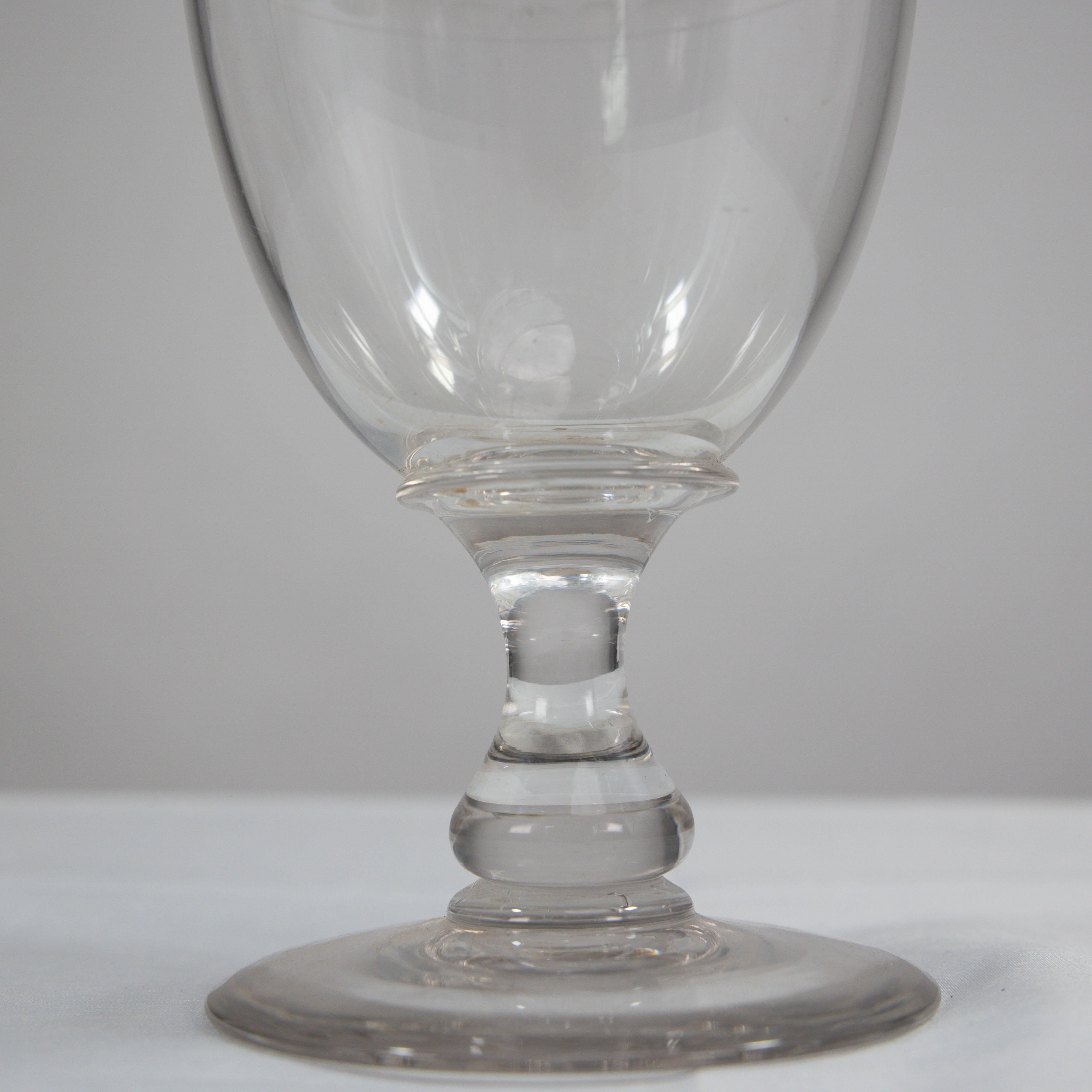 Un grande vaso in vetro color sedano dell'Aesthetic Movement soffiato e inciso a mano in vendita 8
