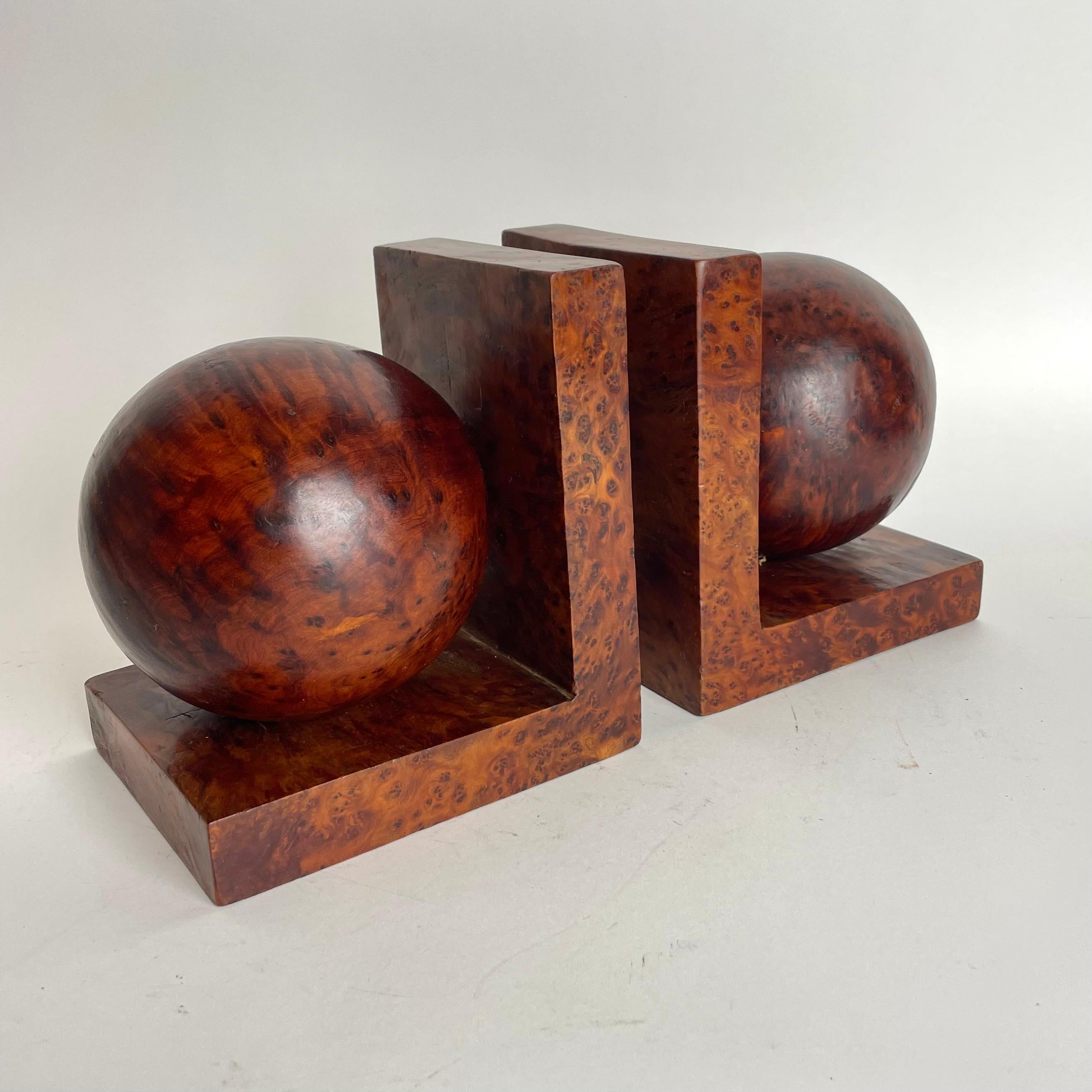 Un par de grandes y elegantes sujetalibros de raíz de tuya. Art decó, años 30 en Bueno estado para la venta en Knivsta, SE