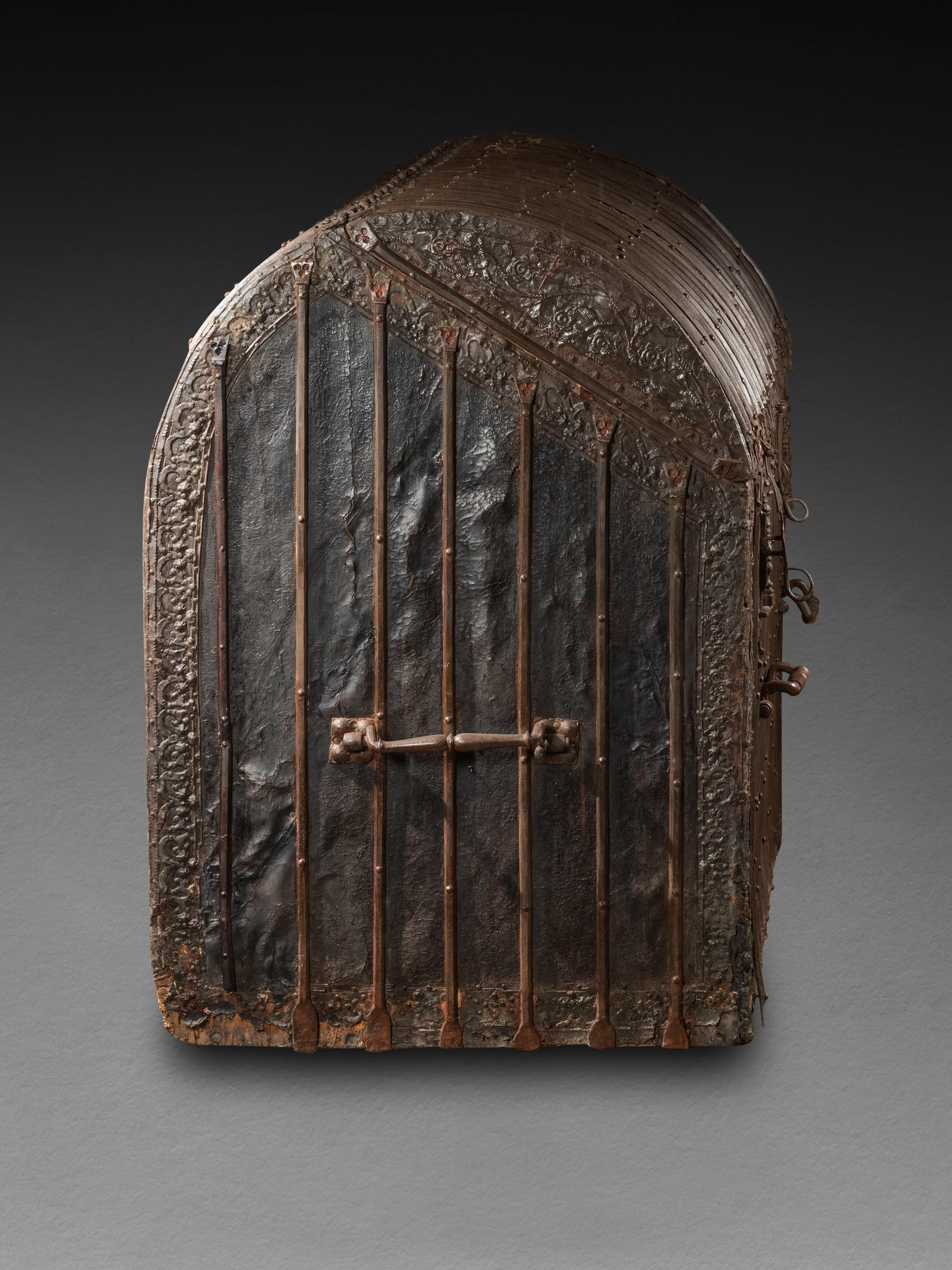 A large and exceptional 15th c.  Gothic leather and iron bound travelling chest For Sale 2