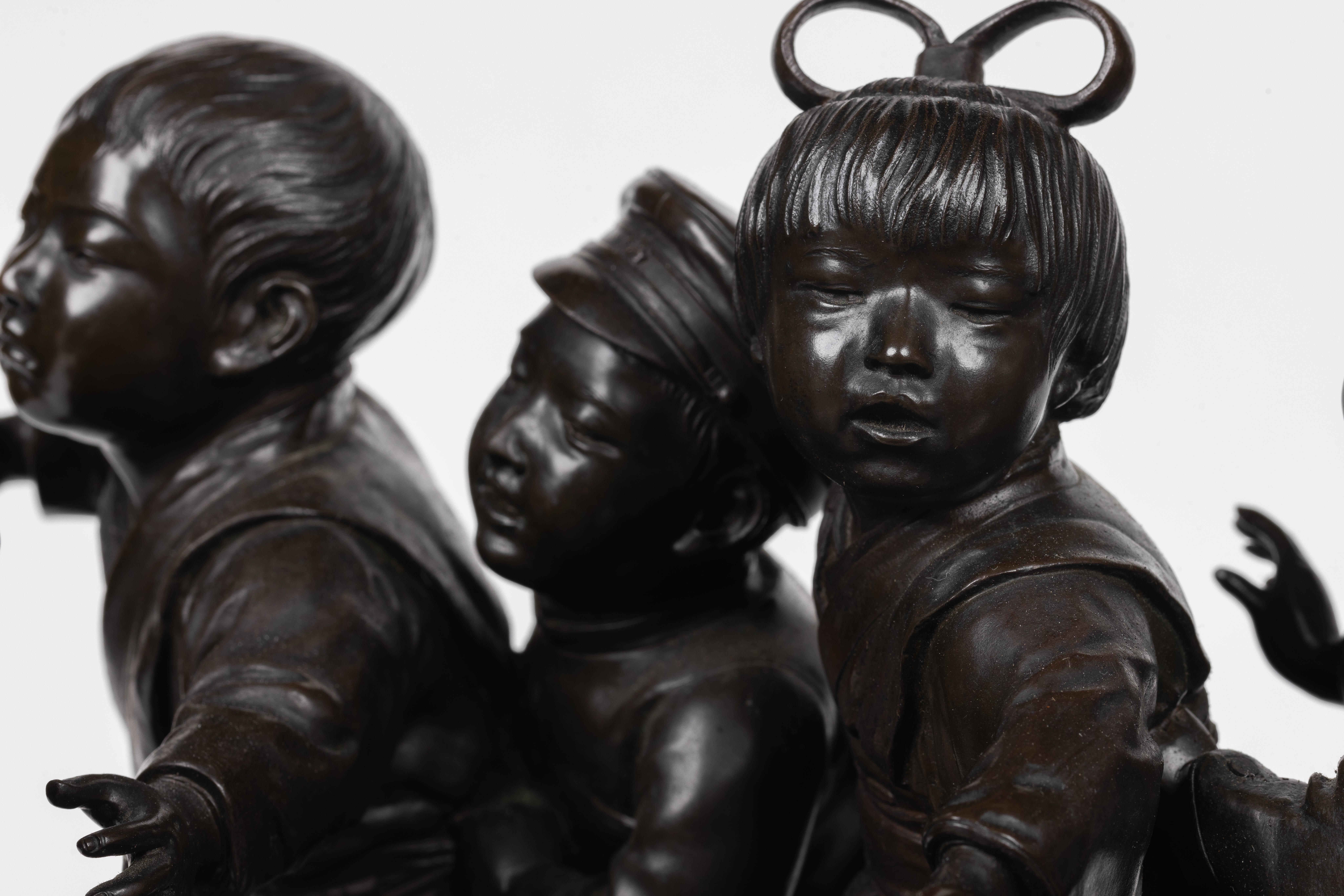 Große und außergewöhnliche japanische Bronzeskulptur aus der japanischen Meiji-Periode der Tokio-Schule  (19. Jahrhundert) im Angebot