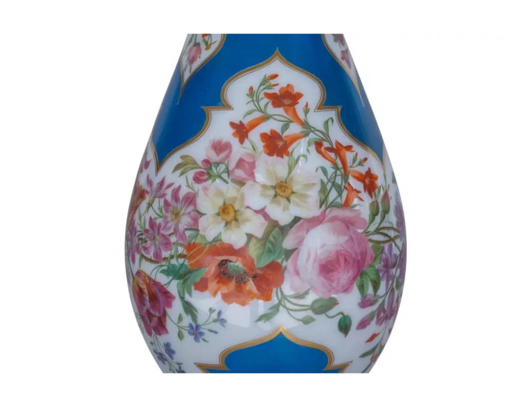 A Large and Exquisite Pair of French Baccarat Opaline Glass Vases In condizioni buone in vendita a New York, NY