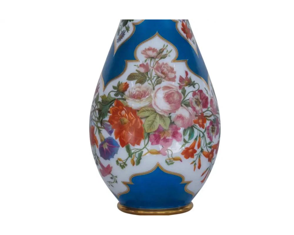 A Large and Exquisite Pair of French Baccarat Opaline Glass Vases in vendita 2