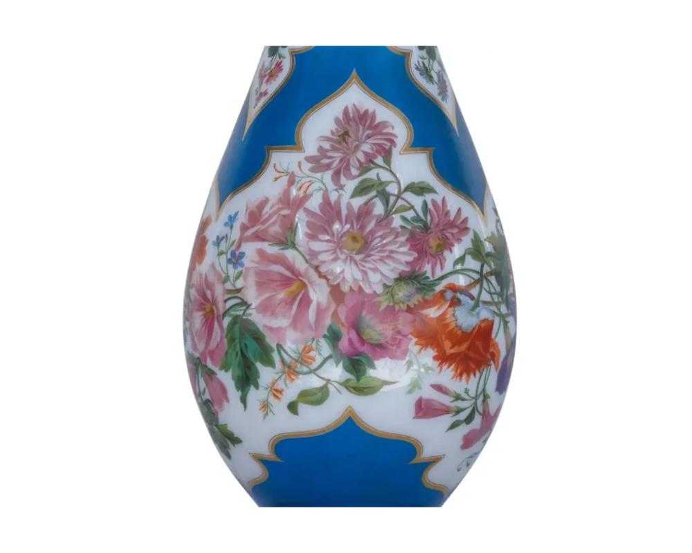 A Large and Exquisite Pair of French Baccarat Opaline Glass Vases in vendita 3