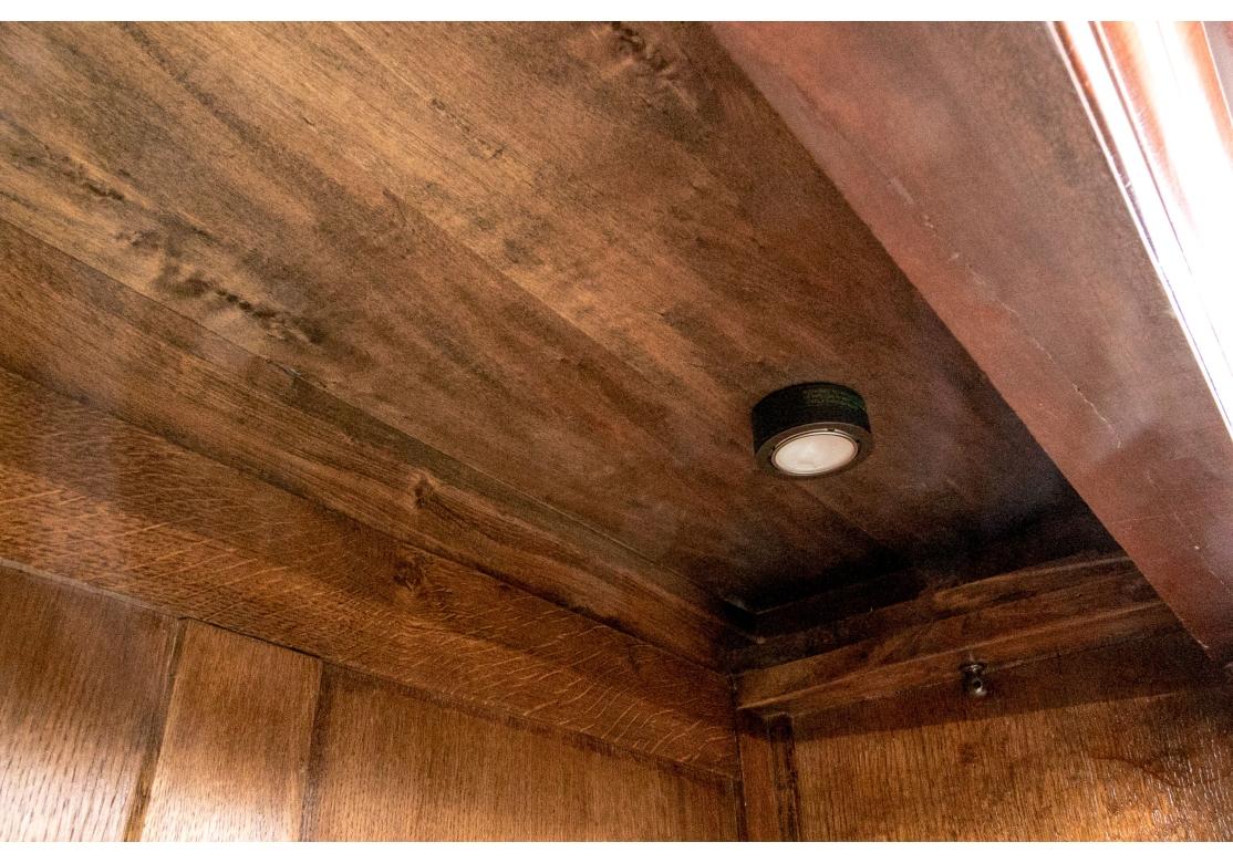 Una vitrina antigua de caoba grande y fina en venta 8