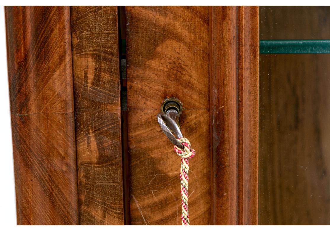 Una vitrina antigua de caoba grande y fina Regencia en venta